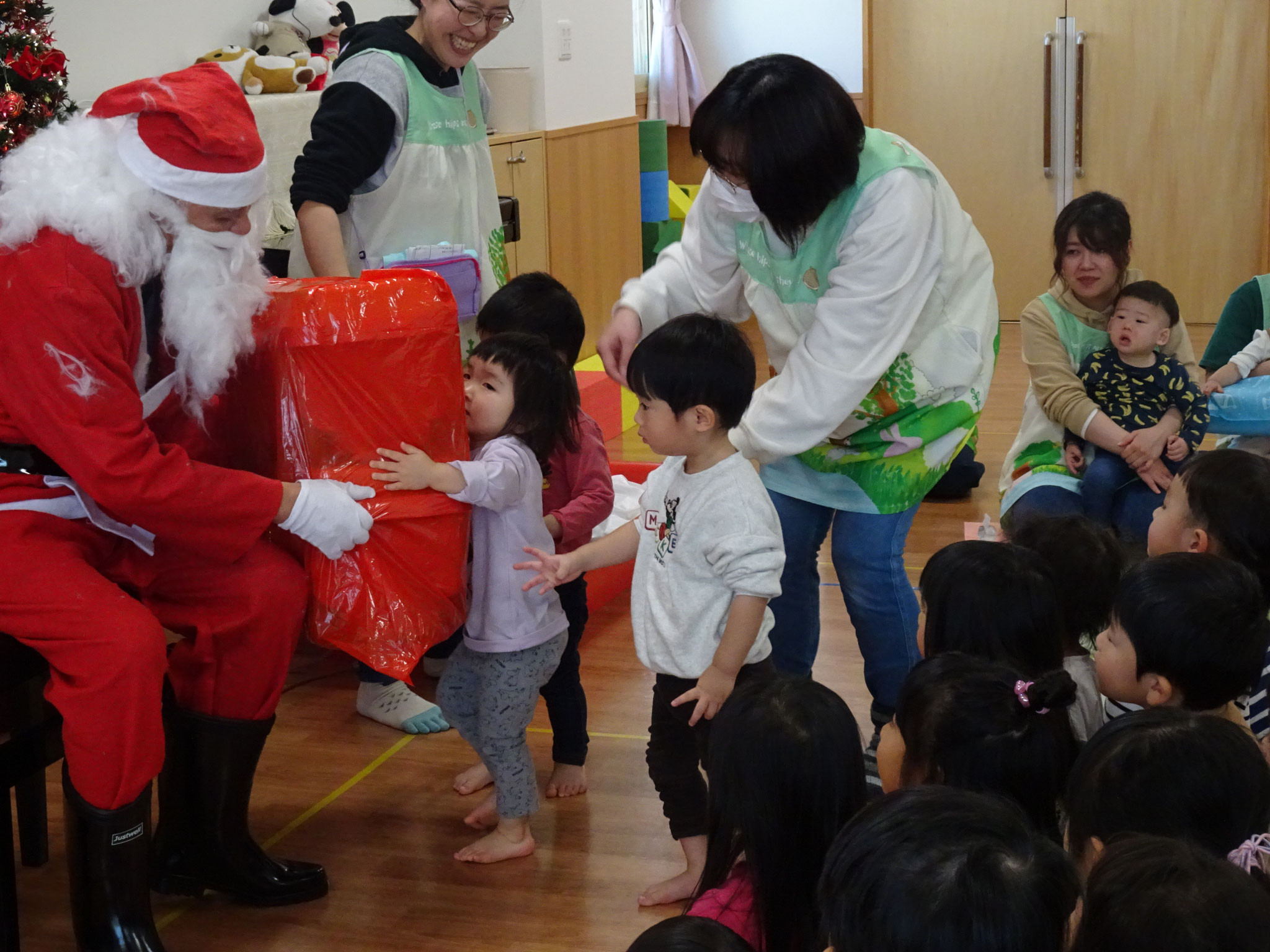 12/22 クリスマス会　プレゼントももらいました。