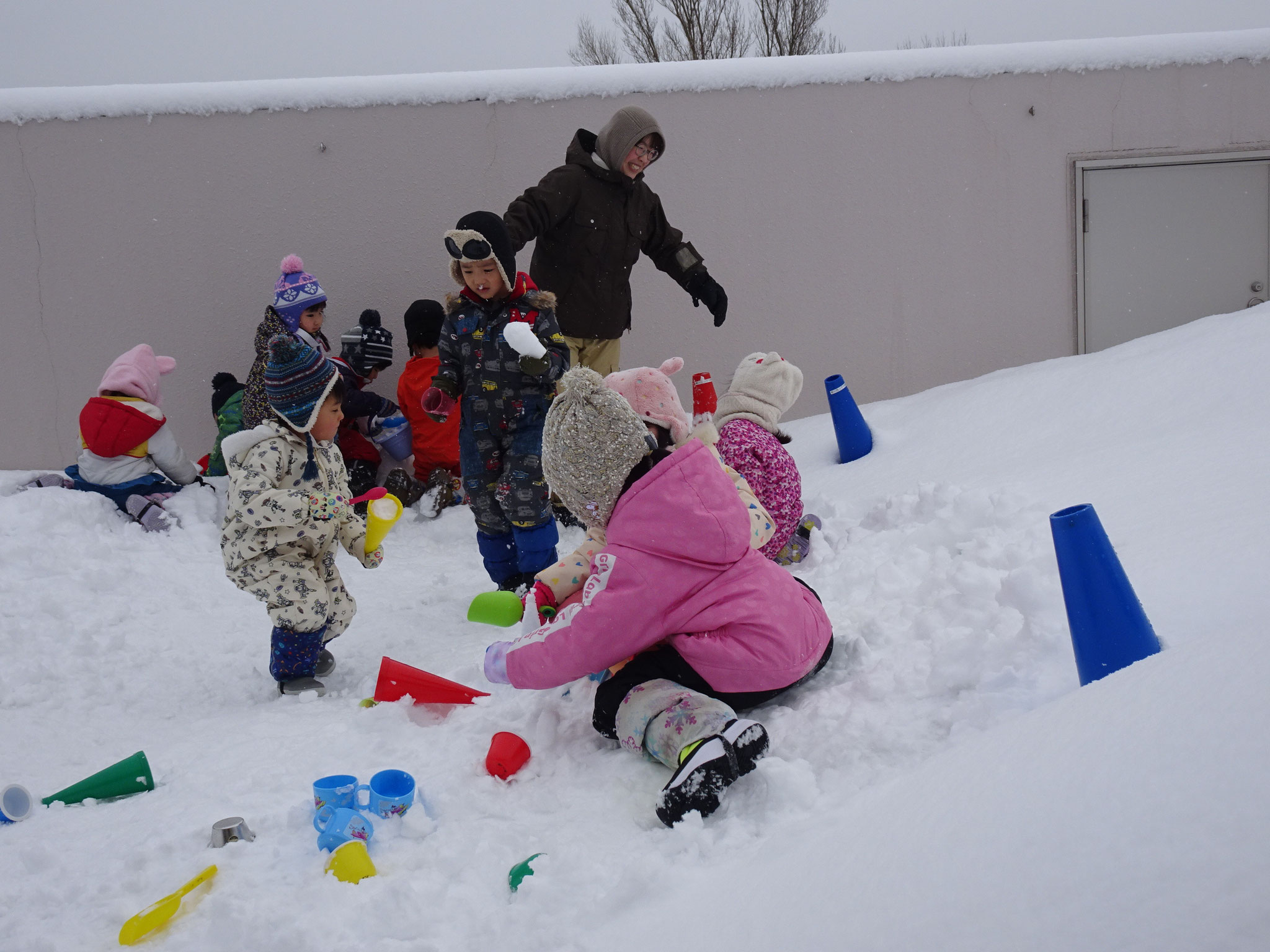 3/6  屋上で雪遊び
