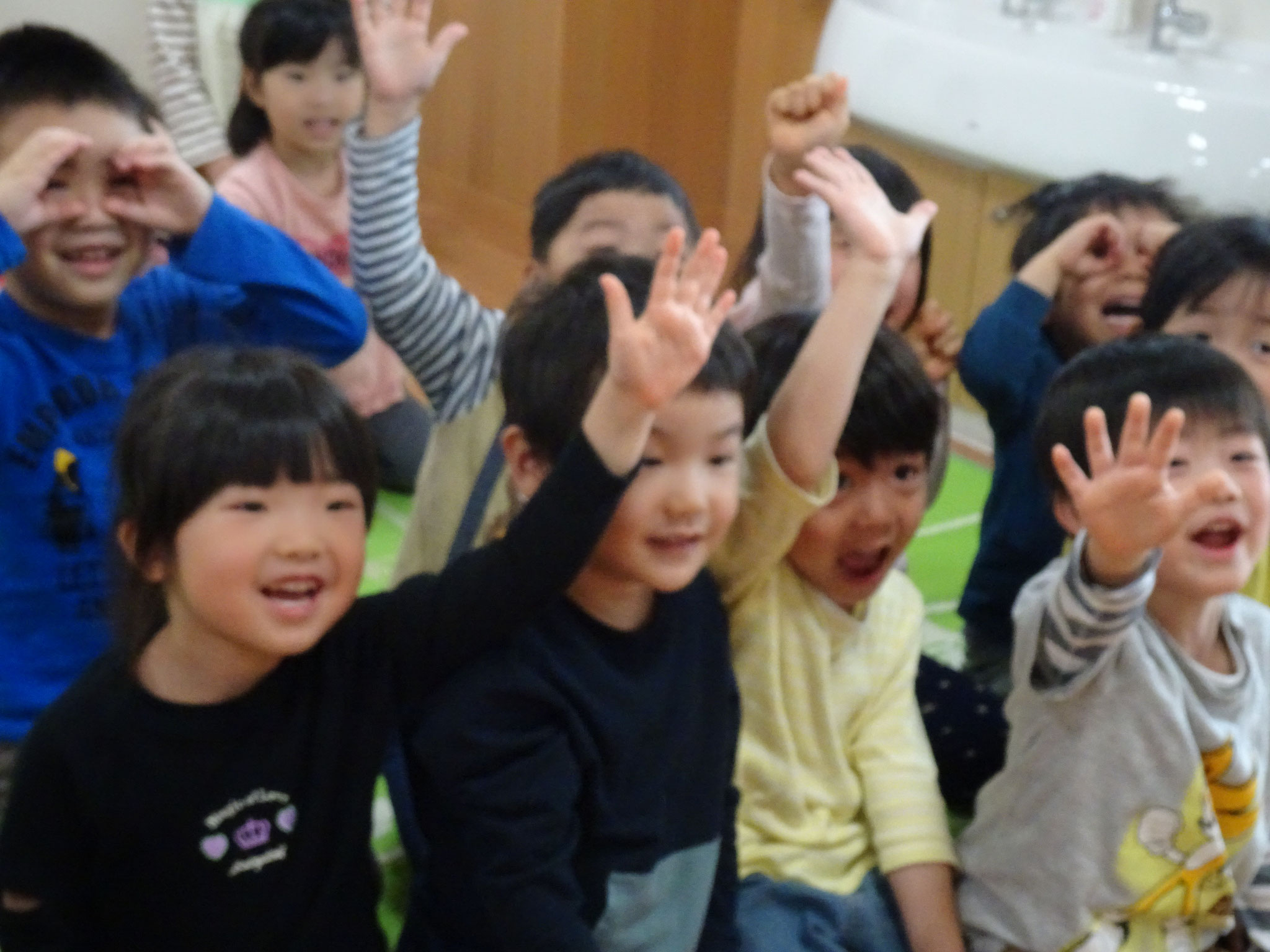 4/19 入園を祝う会　元気な在園児たち