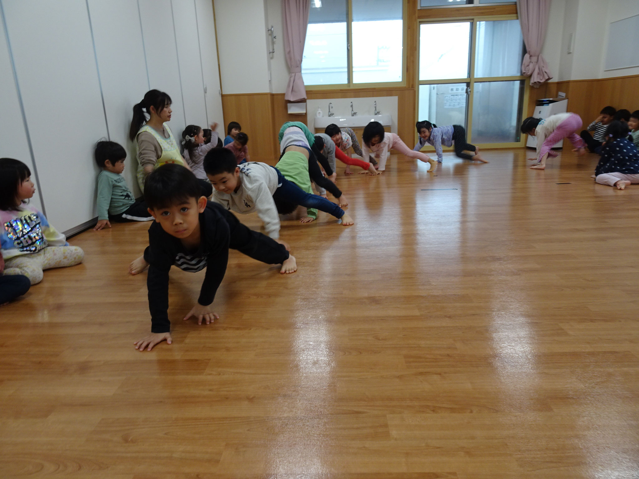 ピアノが鳴ると次の動きがわかるようです。