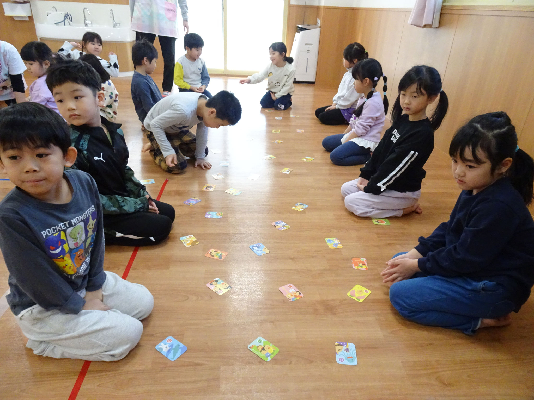 冷静な年長組とギラギラした3歳児クラスの姿が対照的で可愛かったです。
