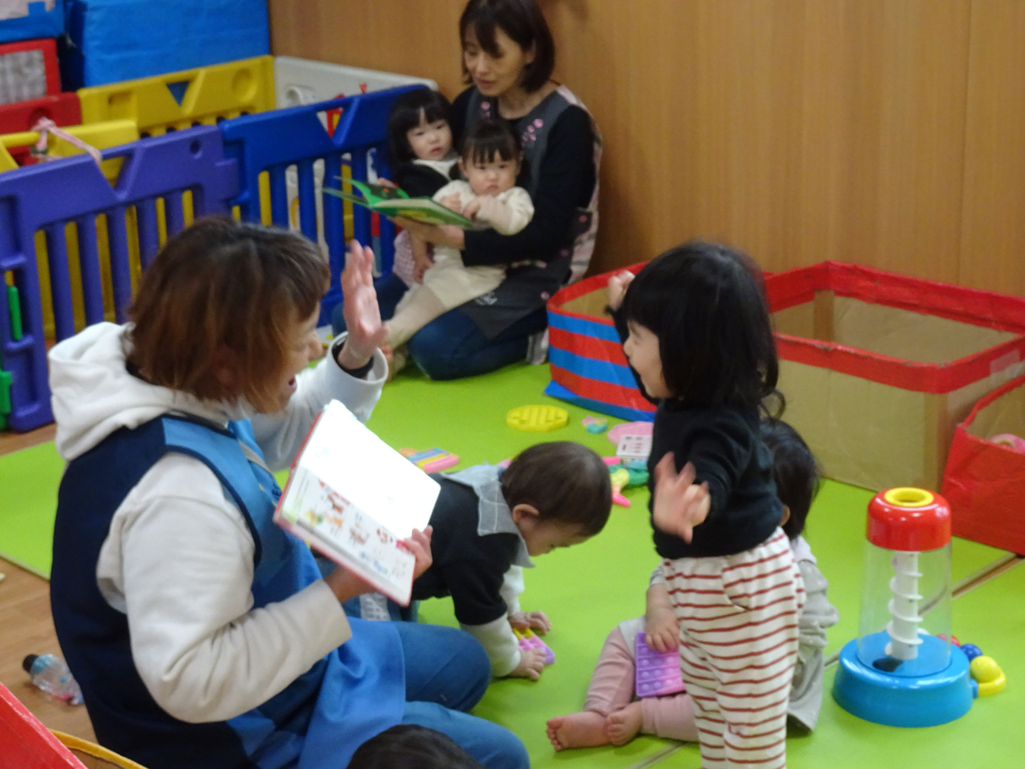 おうたをうたってにこにこ。