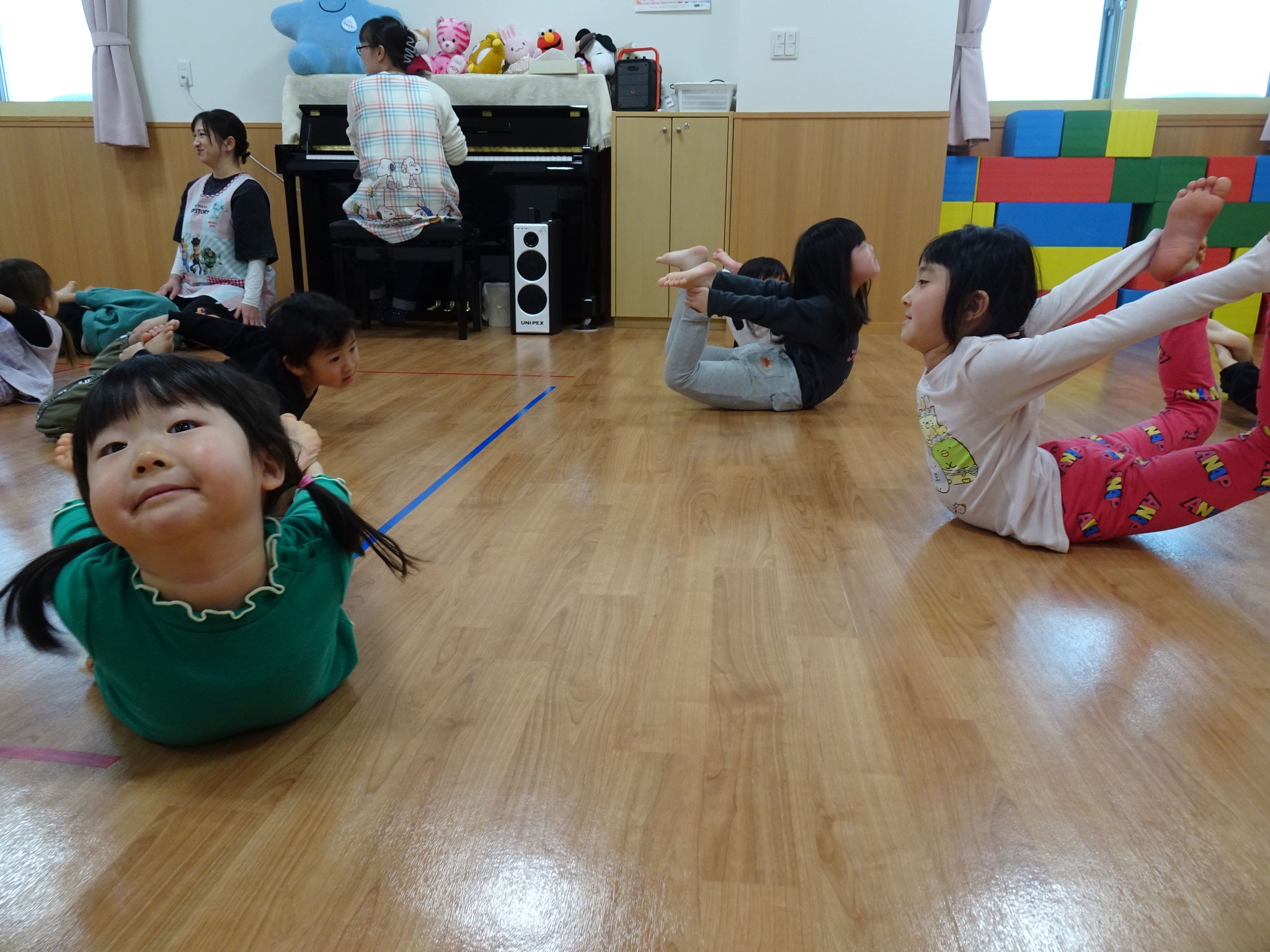 ホールではリズム運動。
