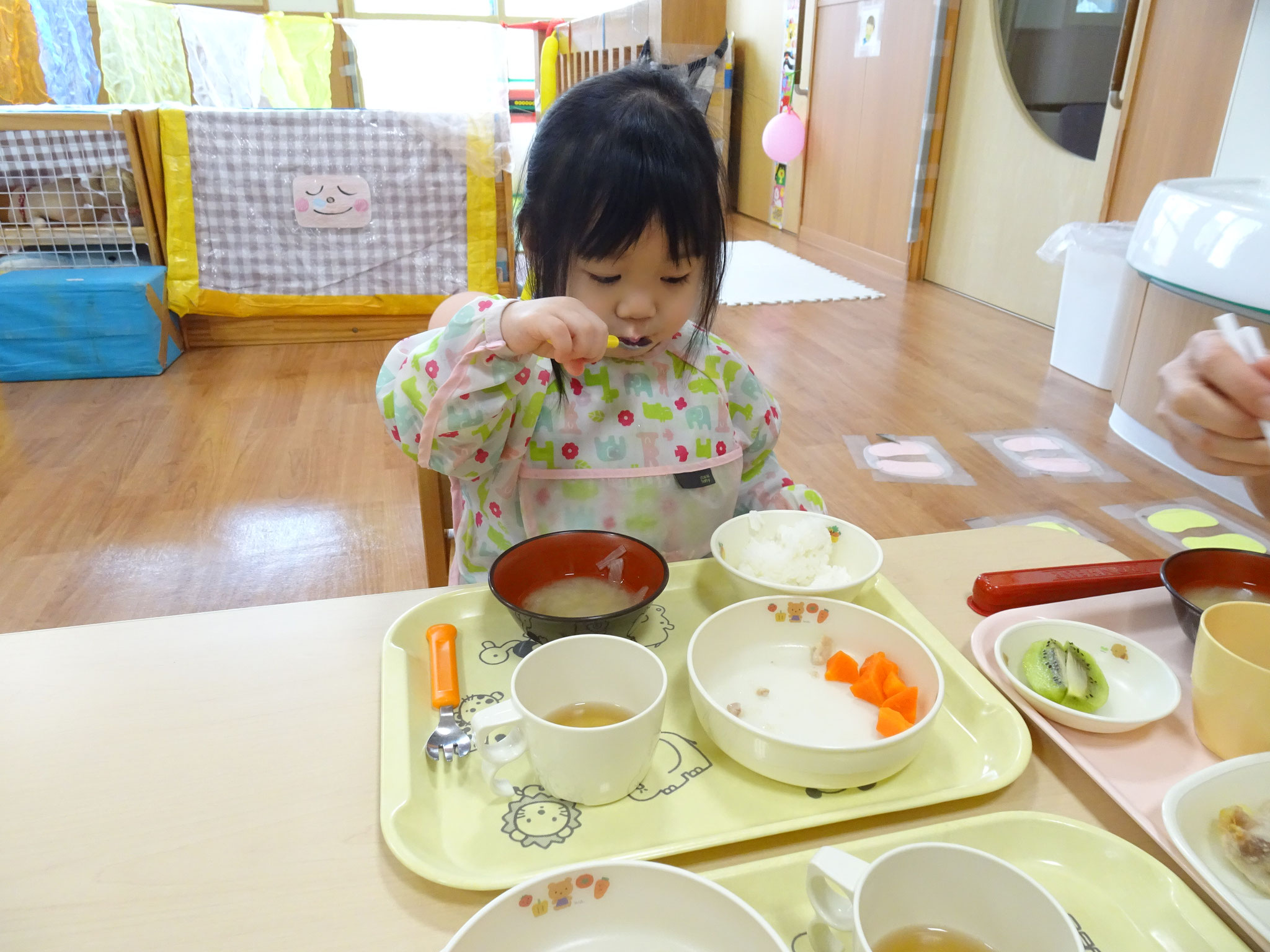 もぐもぐ。よくかんでるよ。