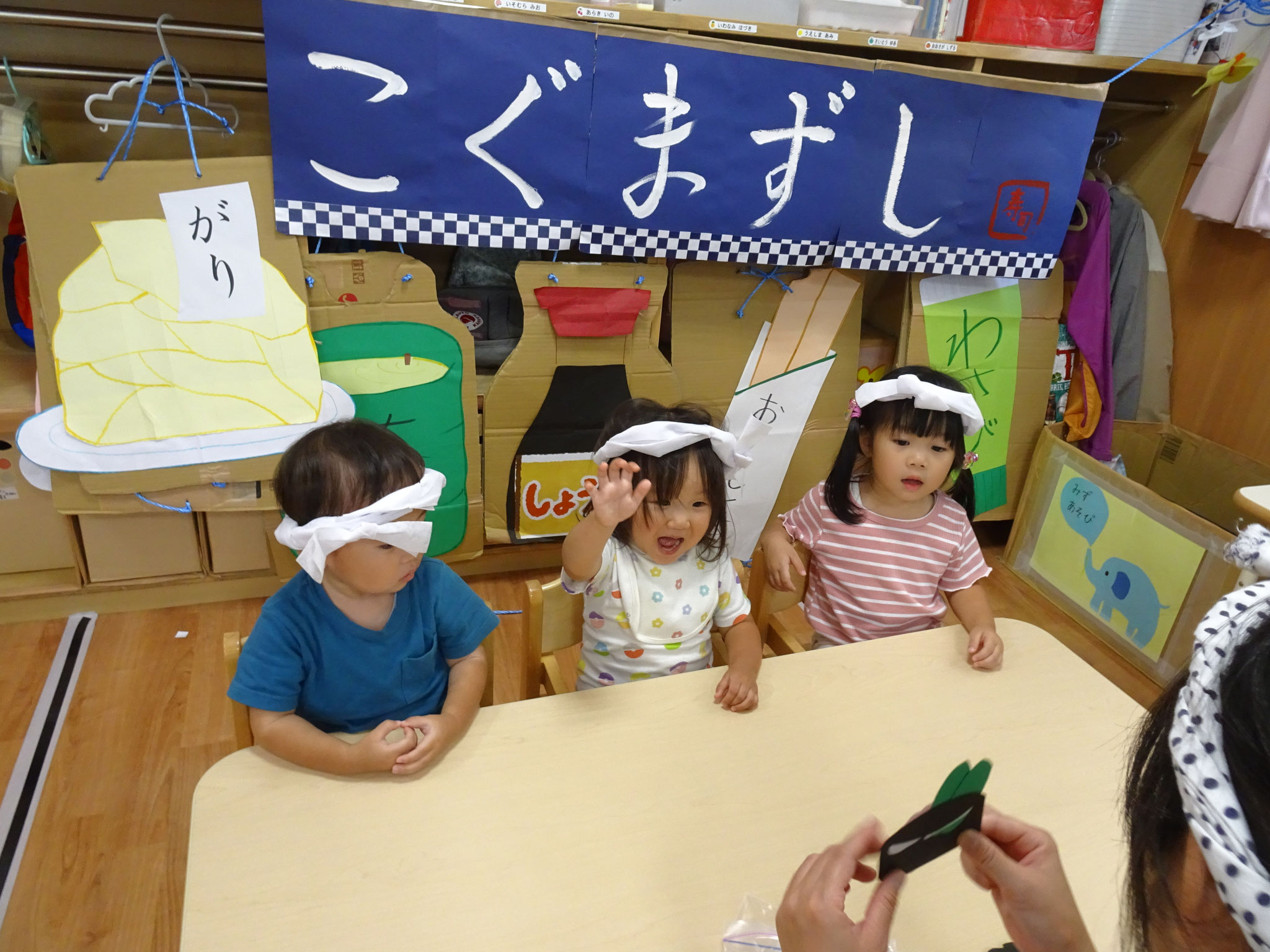 運動会でお寿司の具になったので、次はお寿司を作る大将になって製作しました♡