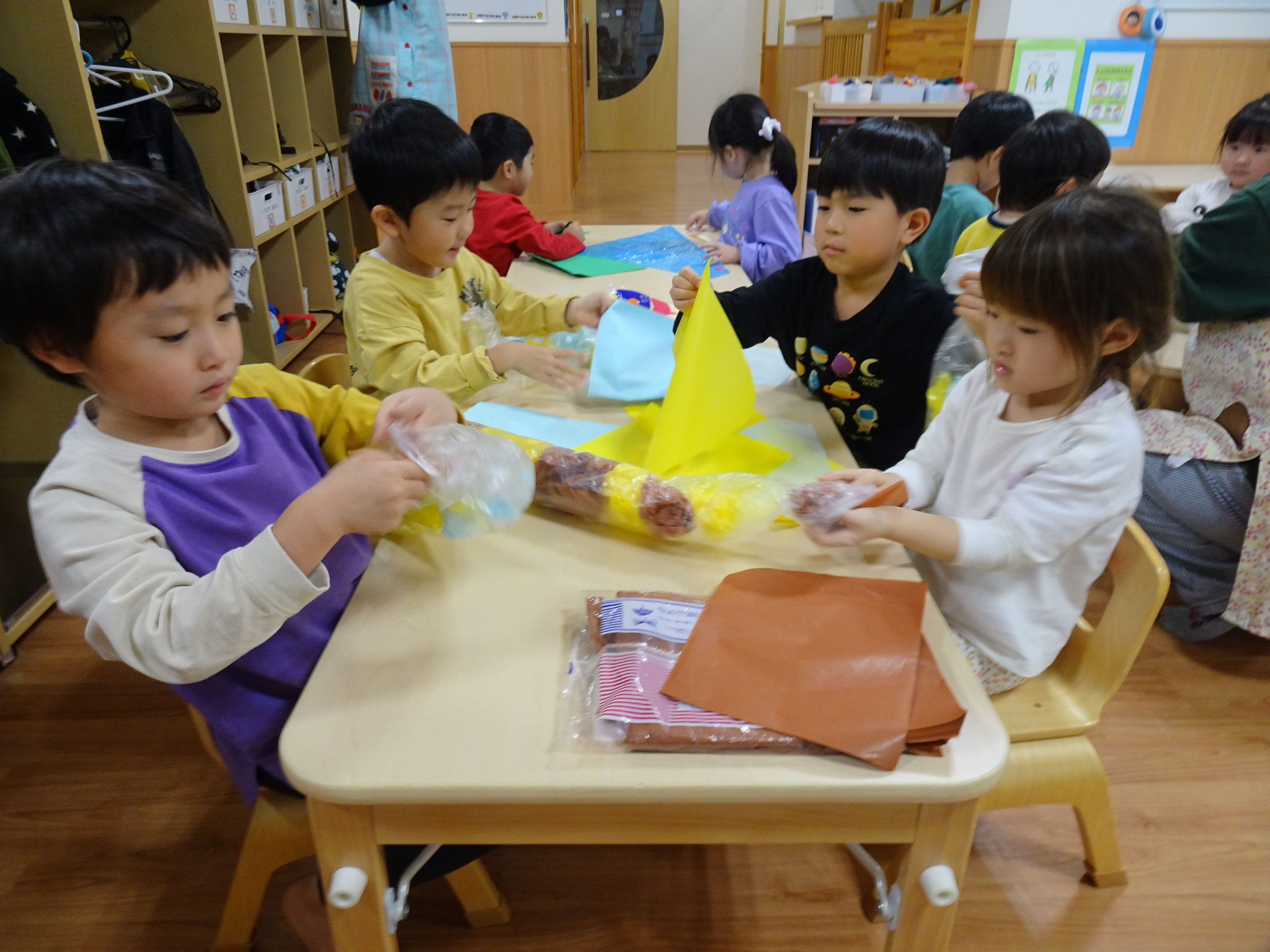 自分で決めた「役」の衣装作りをしました。