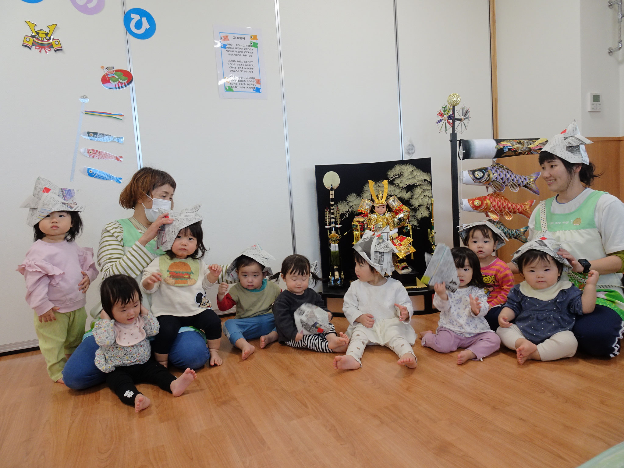 五月人形の前でハイポーズ！