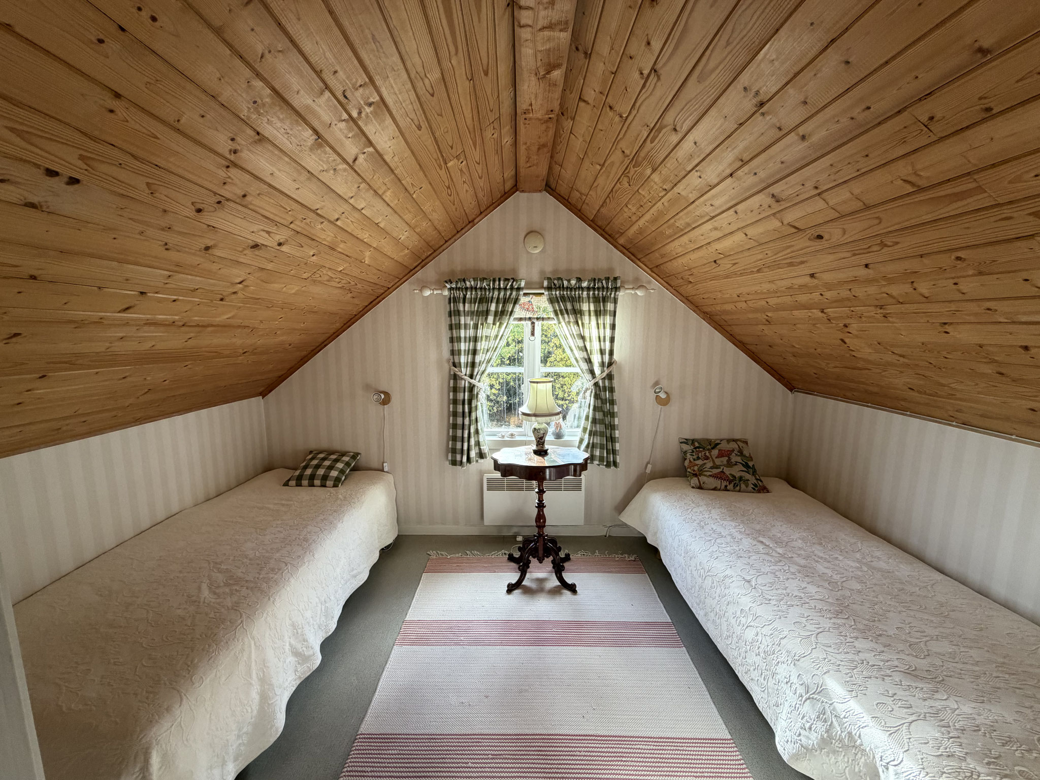 Schlafzimmer 3 im Obergeschoss mit zwei Einzelbetten