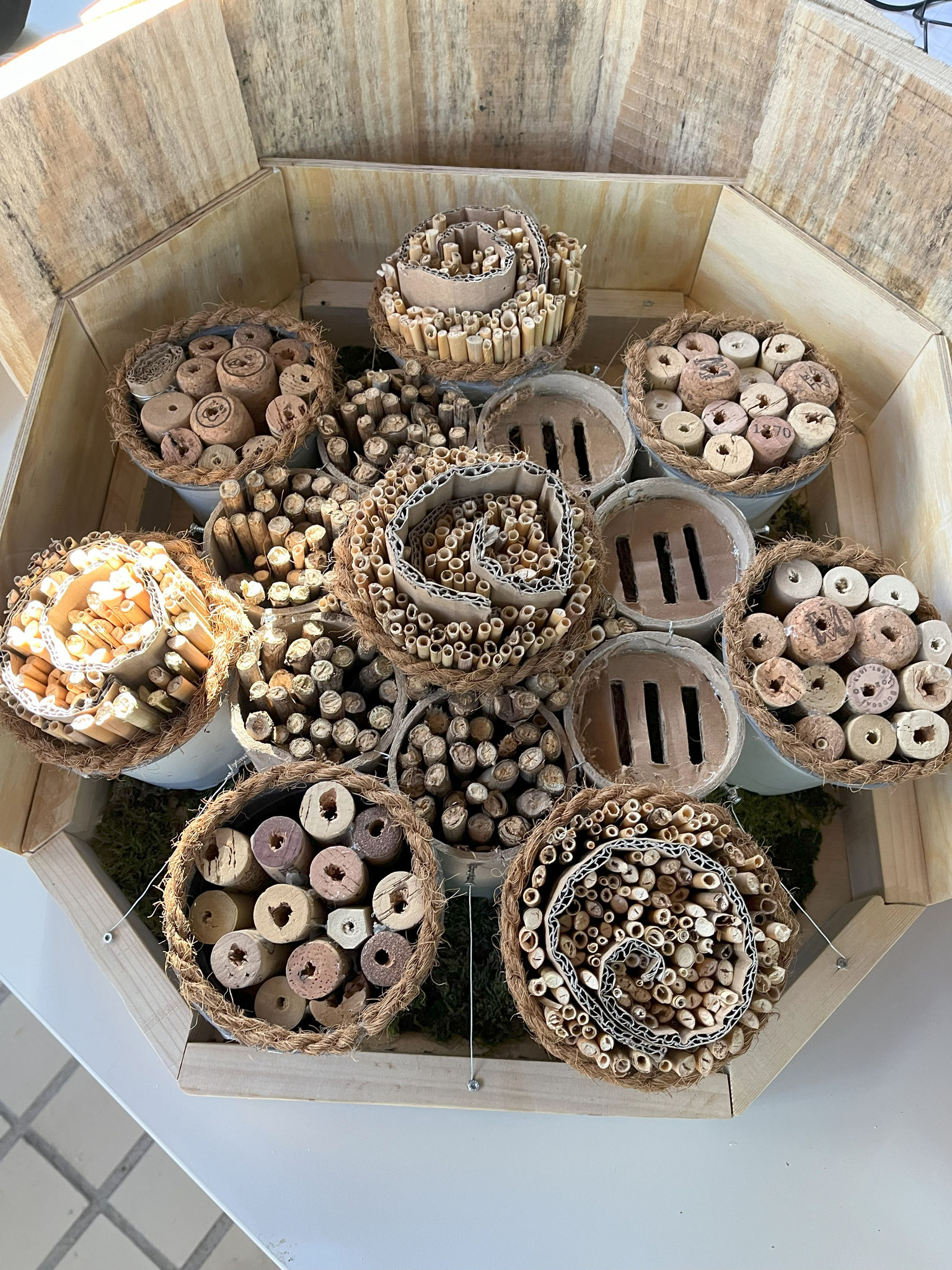 So kann ein Insektenhaus aussehen