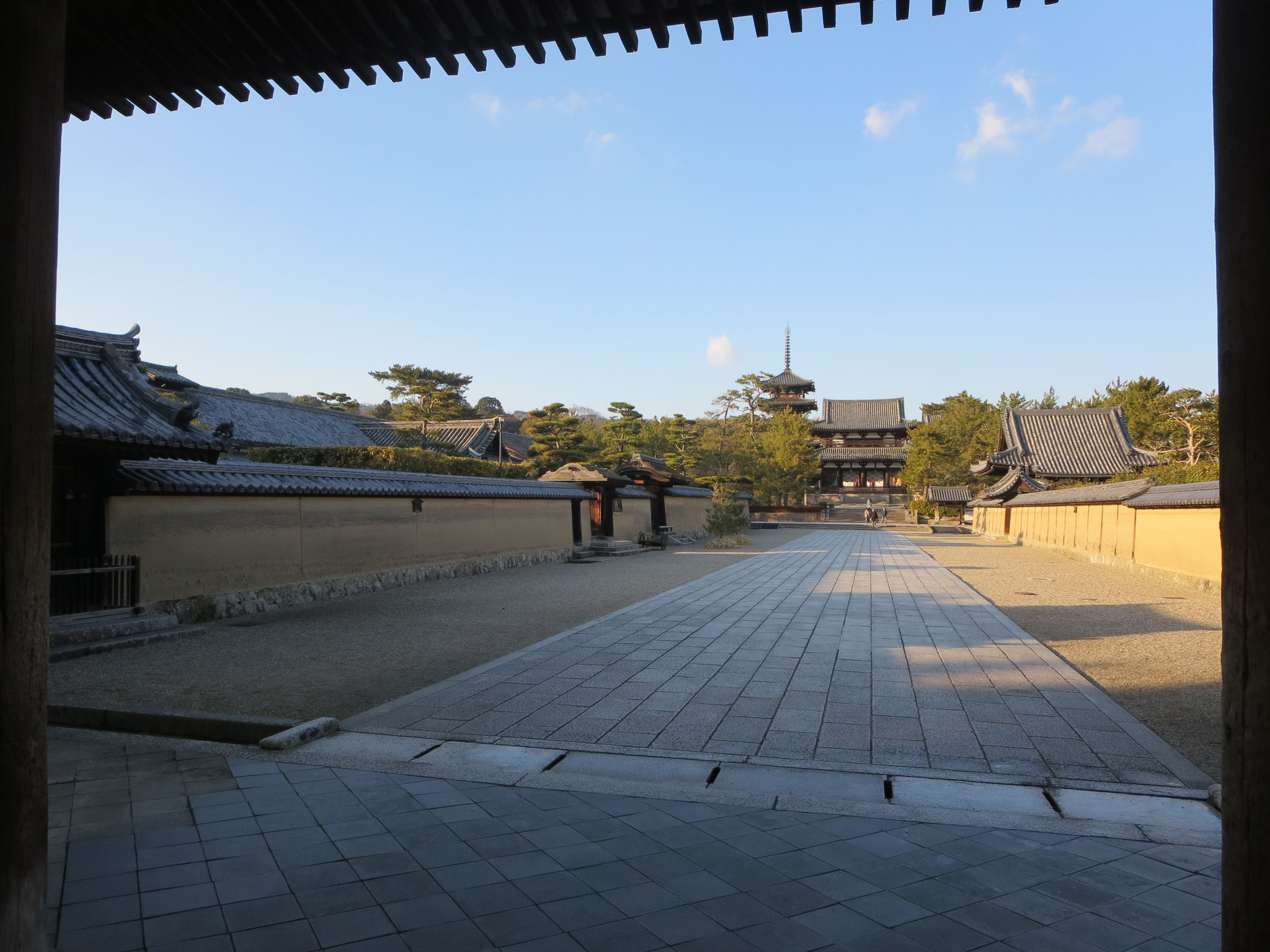 南大門から中門の遠景