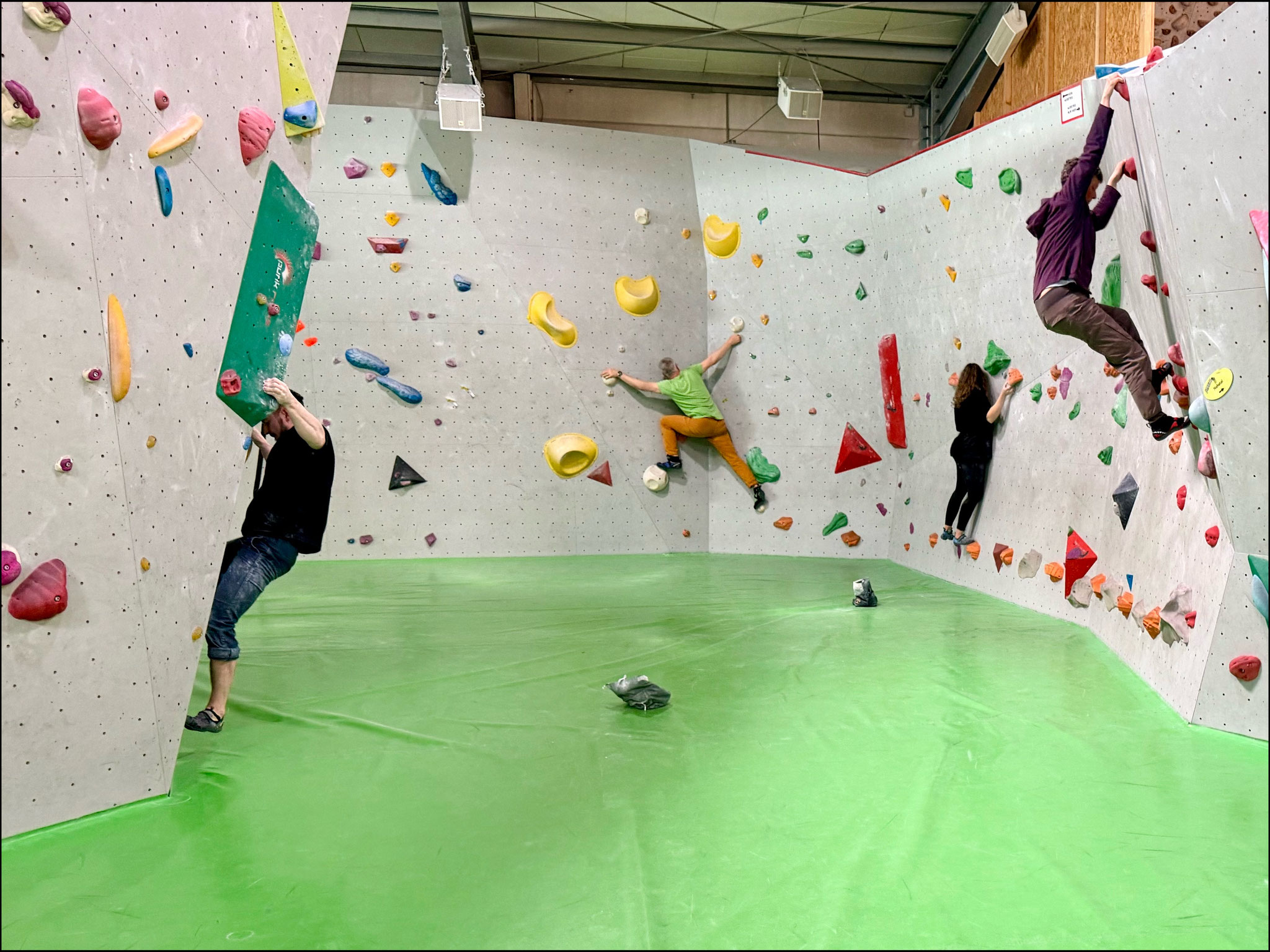 Bouldern mit Freunden in der GRAVITY Boulderhalle