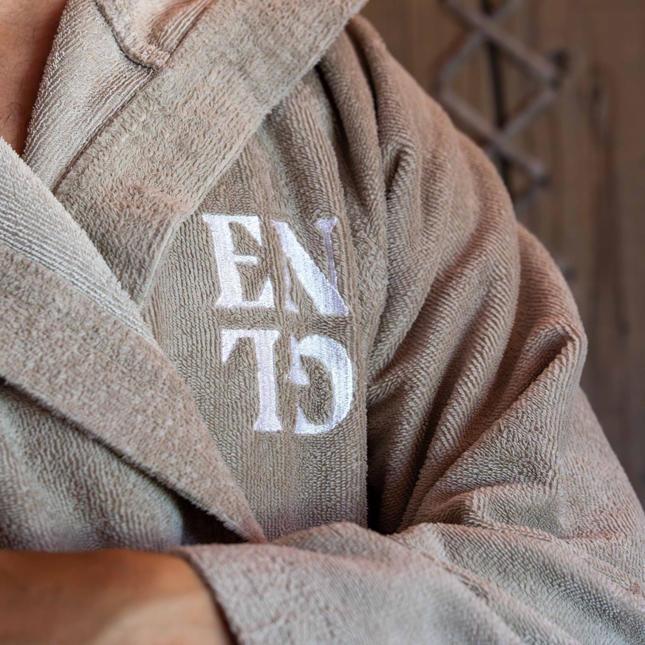 Wellnesshotel DER ENGEL im Tannheimer Tal in Tirol mit exklusivem Spa, stilvollen Zimmern und alpiner Bergkulisse.