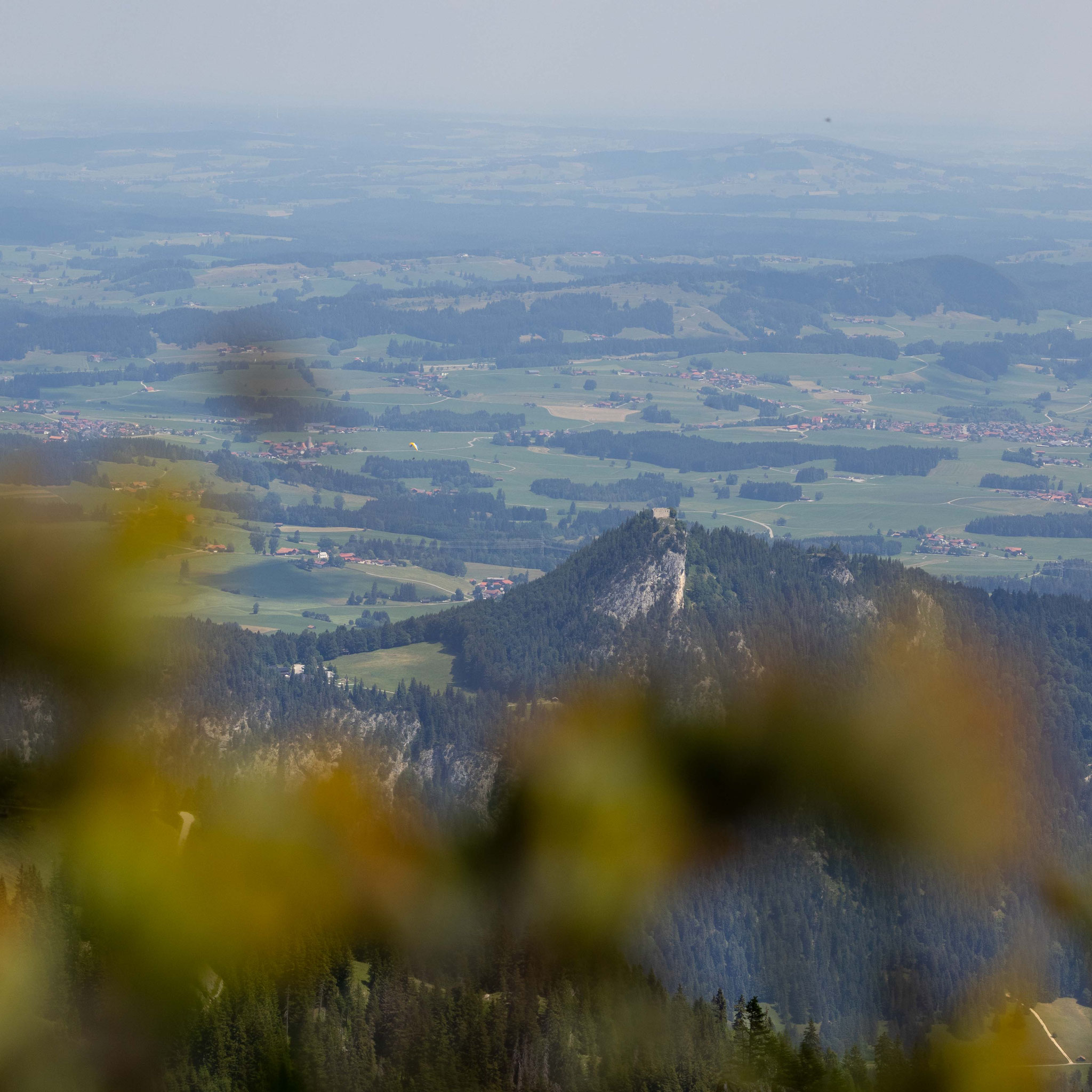 Panoramablick ins Alpenvorland Der Blick reicht weit über das Alpenvorland – die Wanderung zur Bad Kissinger Hütte zählt zu den schönsten Panoramatouren rund um DER ENGEL.