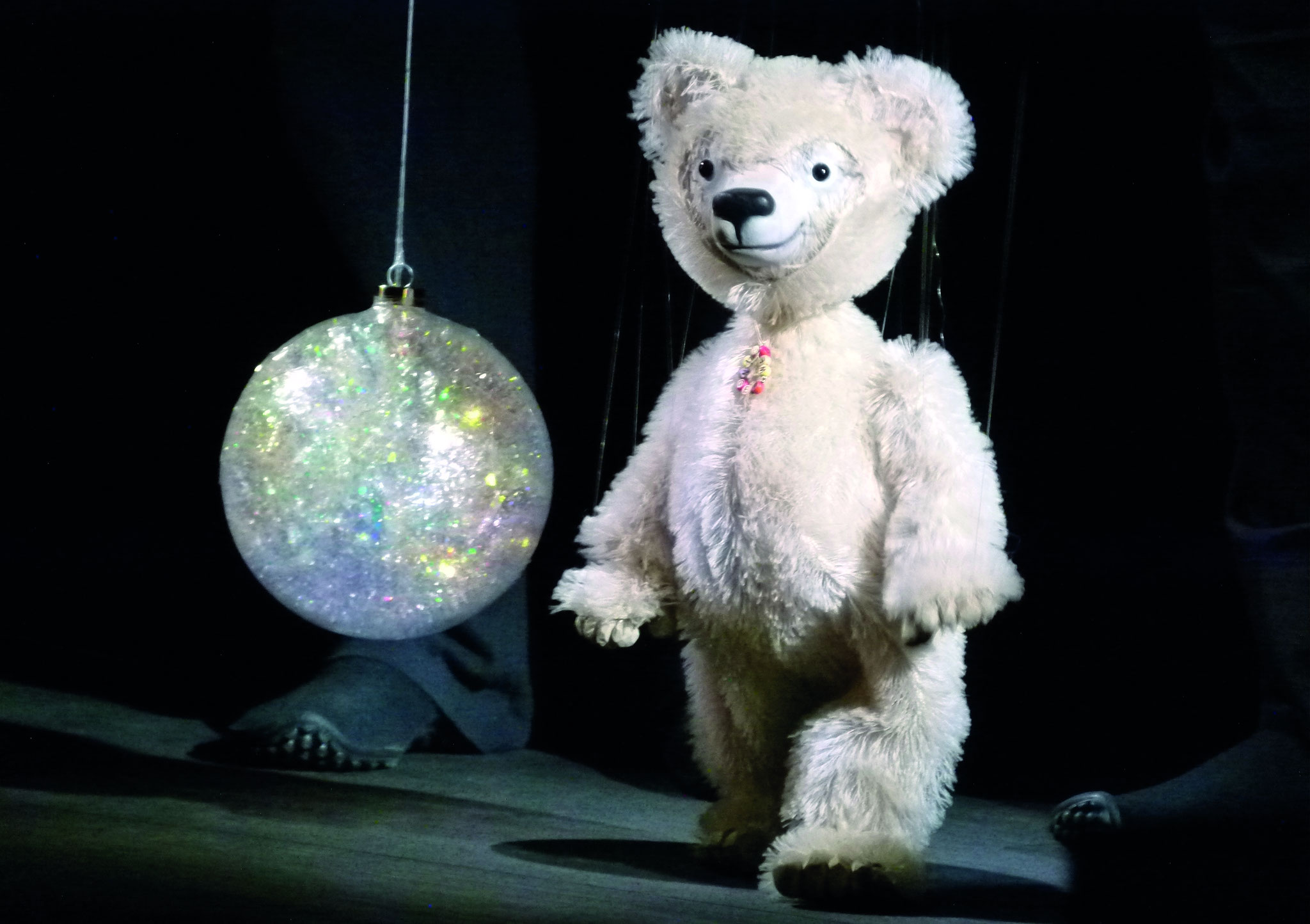 Der Bär und das Licht: NoMa-rionettentheater