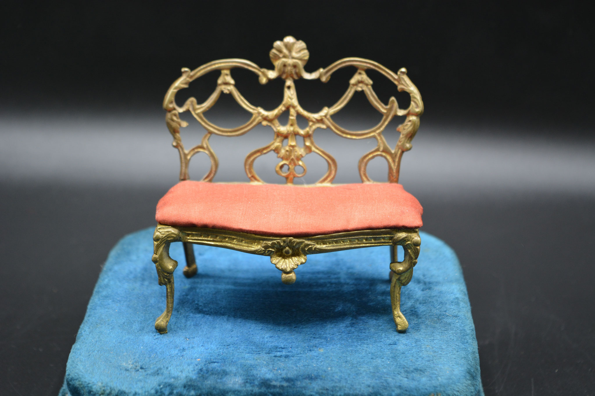 Banquette en bronze, Miniature bronze bench circa 1900