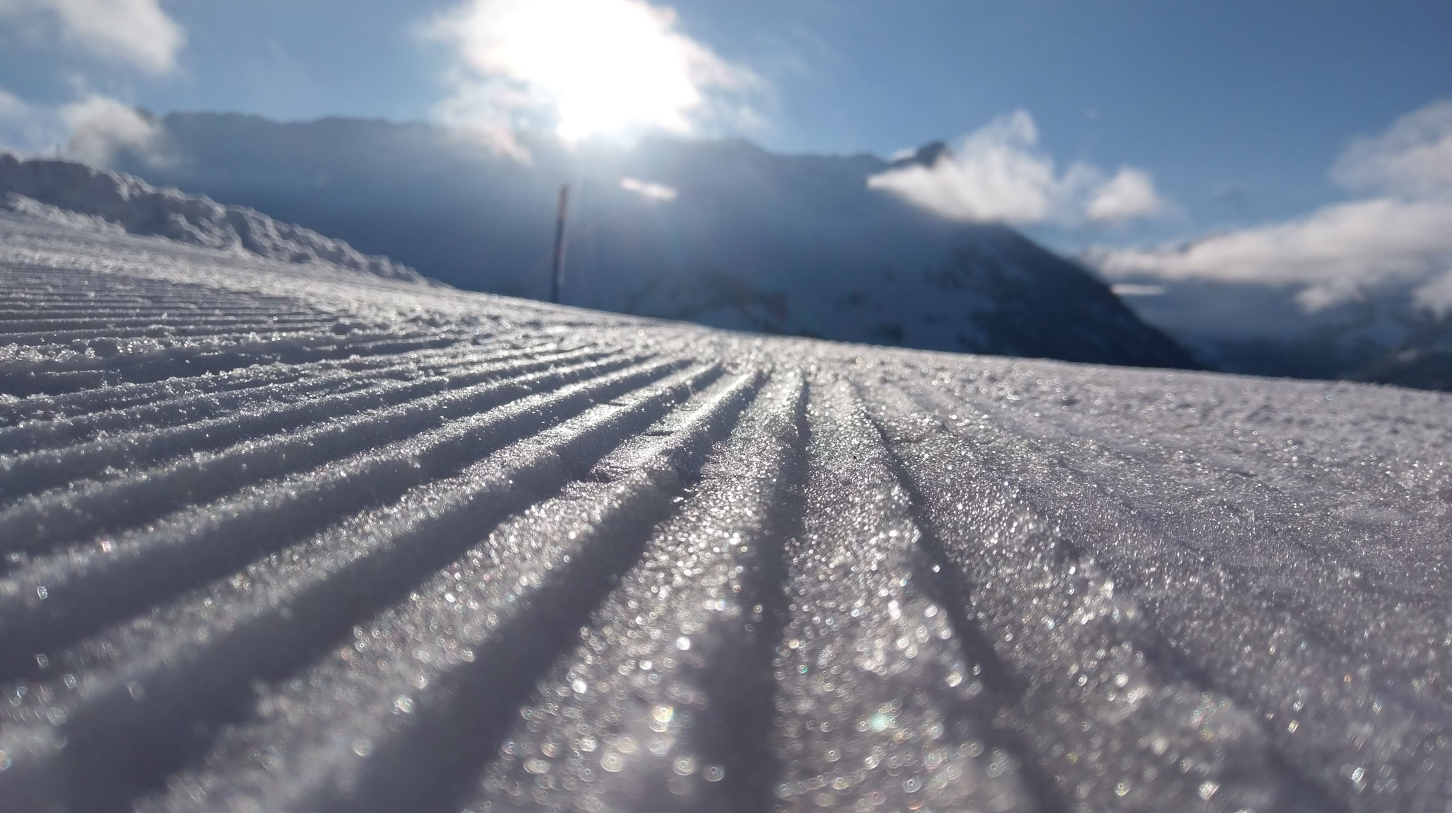 Am Morgen als Erster die Spuren in den Schnee ziehen