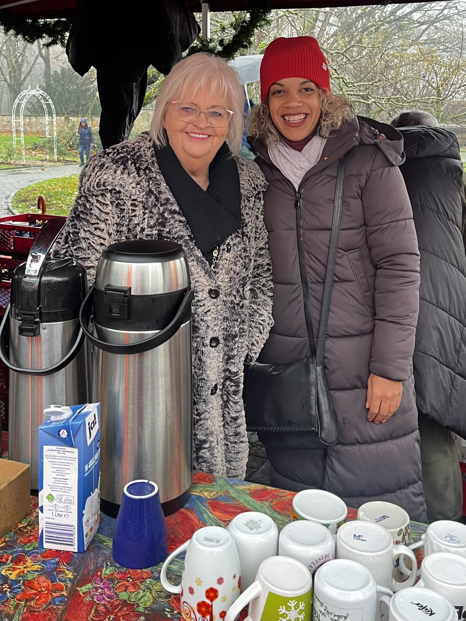 Ehrenamtliche Mitarbeiterin und G. Waschulewski (Mitarbeiterin SkF)