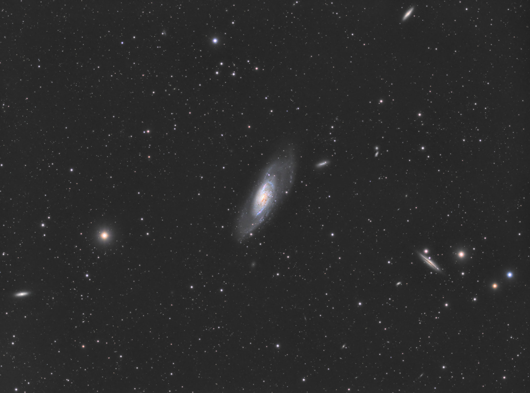 M 106, APM LZOS 130/780, Riccardi-Reducer f=585mm, L=200x120s, RGB je 30x120s