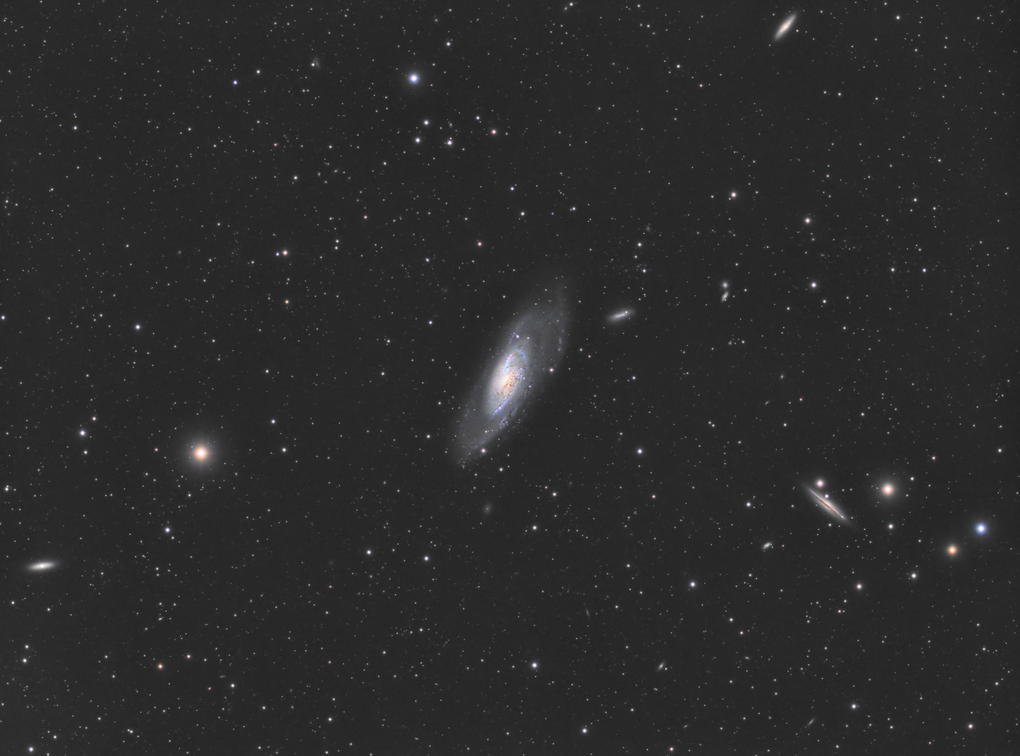 M 106, APM LZOS 130/780, Riccardi-Reducer f=585mm, L=200x120s, RGB je 30x120s