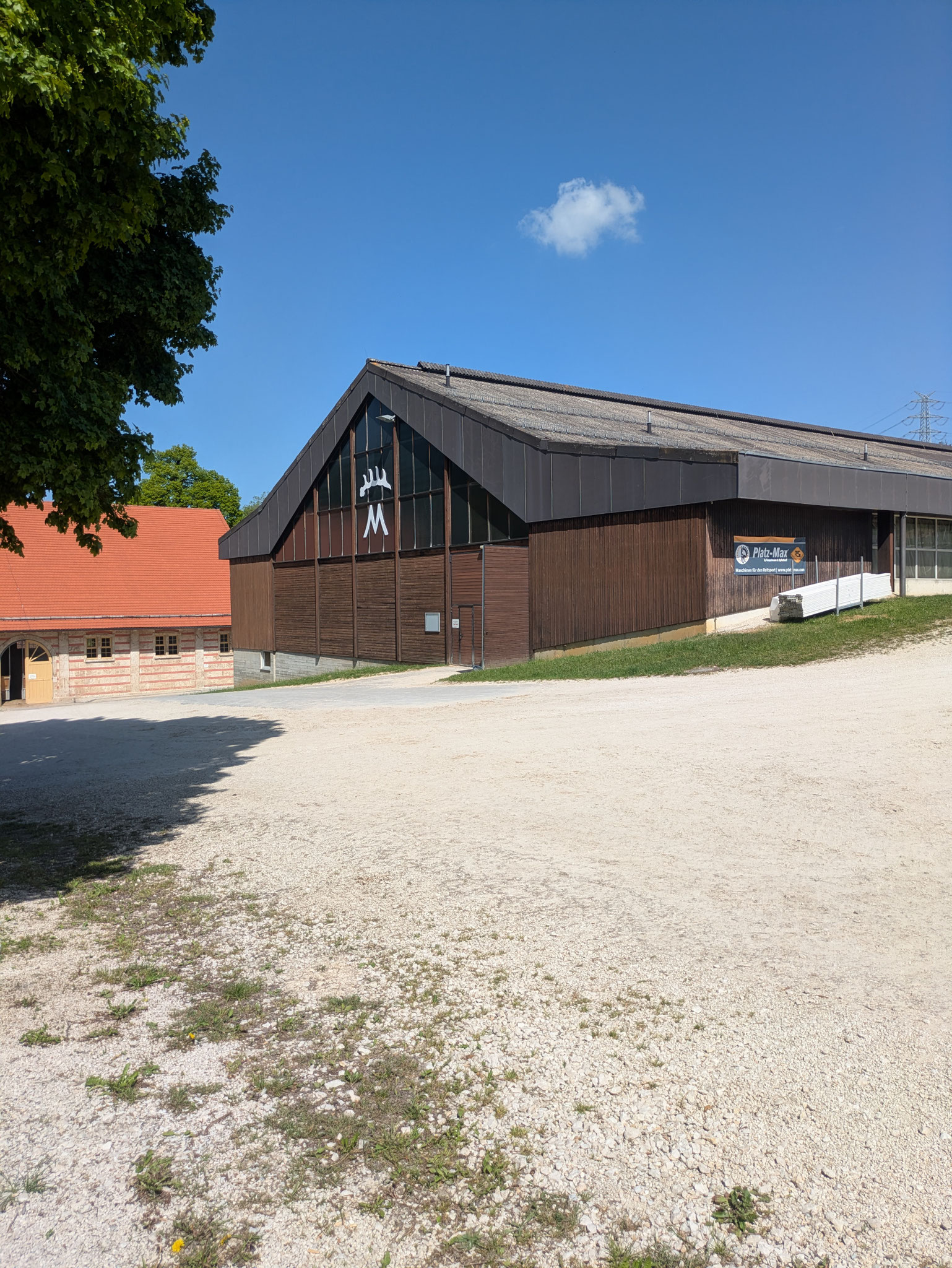 Zwischen Halle und Arena