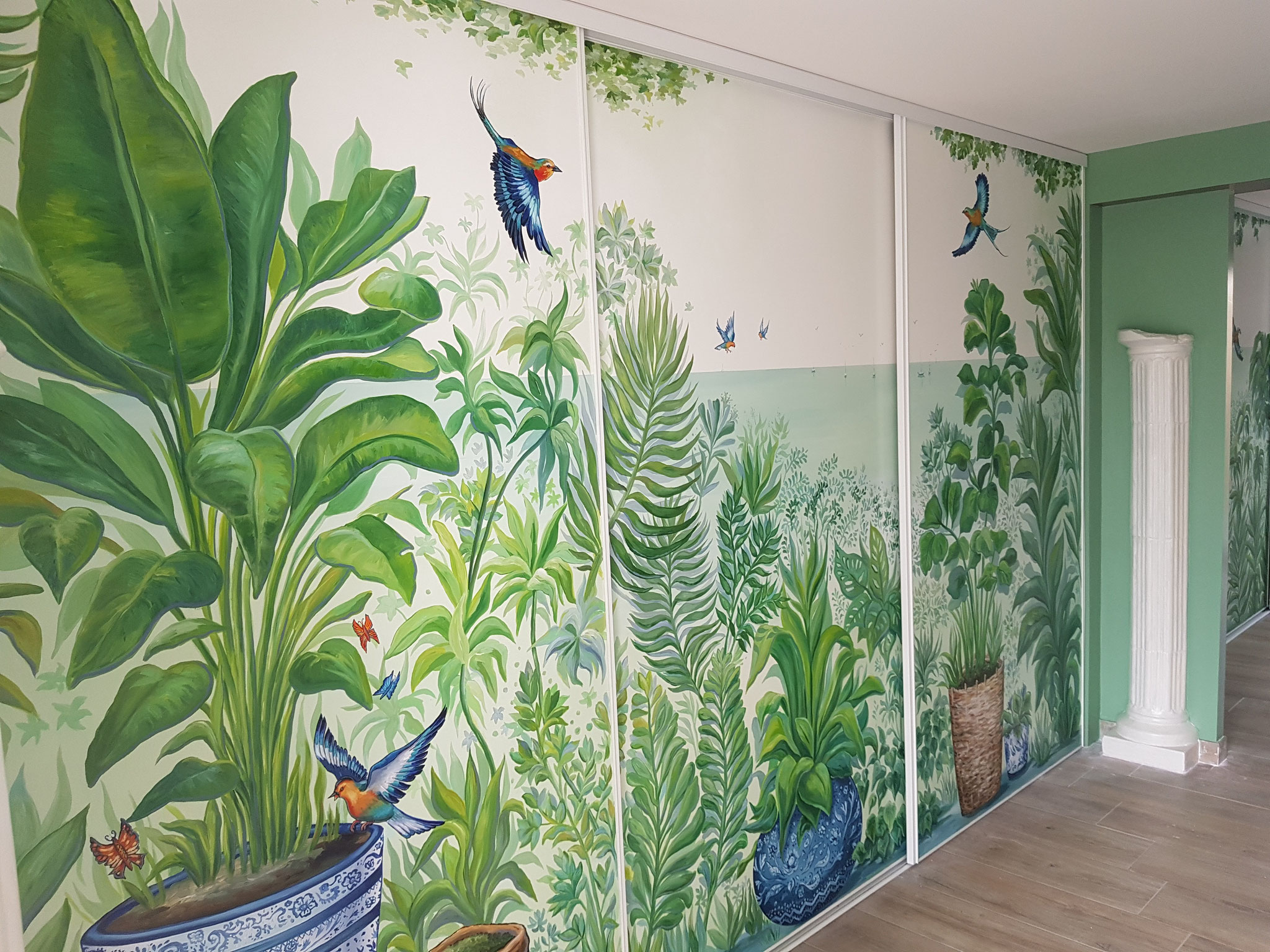 Décor peint sur placard 2 x 3.5m et peintures murales assorties 