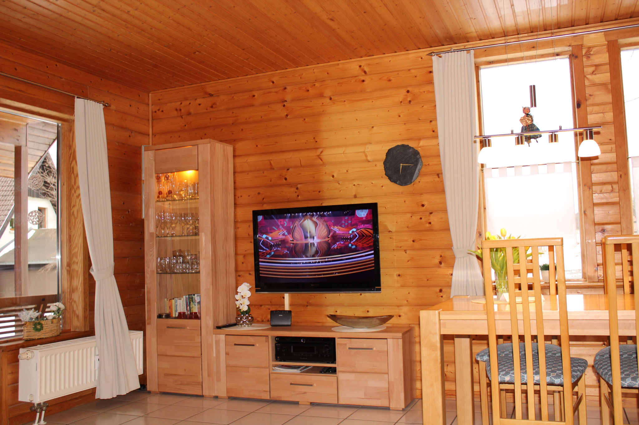 Großer TV mit Mediathek