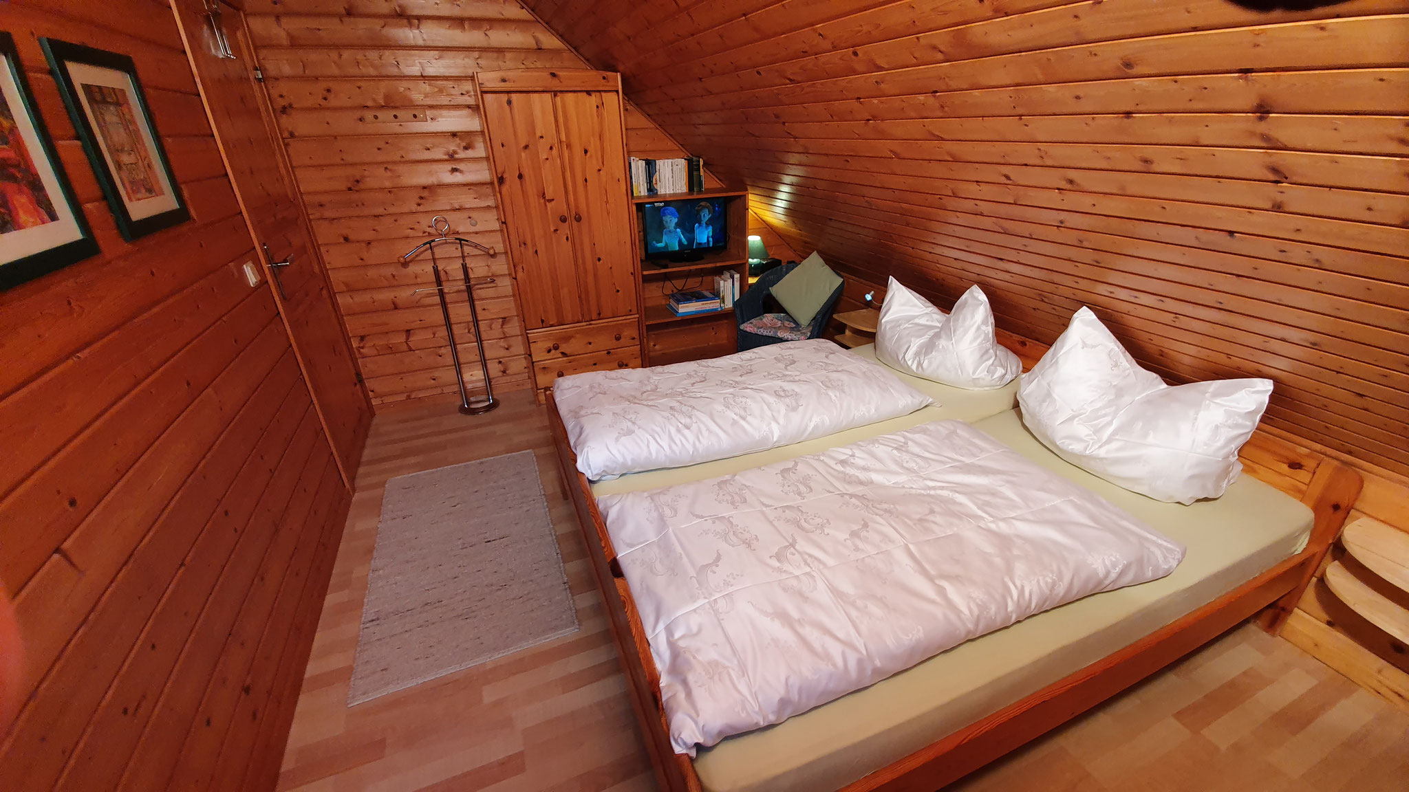 Schlafzimmer mit TV