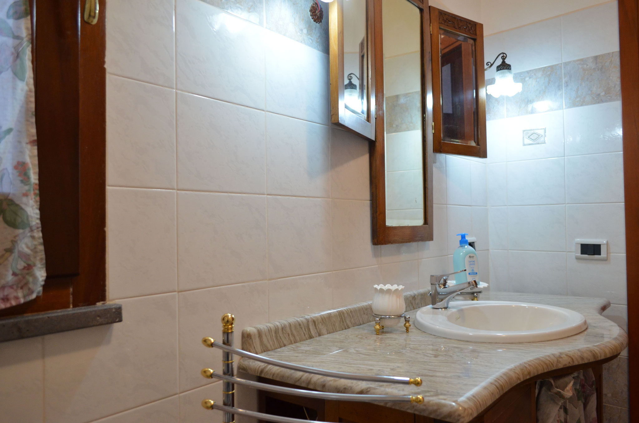 Shared bathroom between the rooms "The Lagoon" and "The Garden"