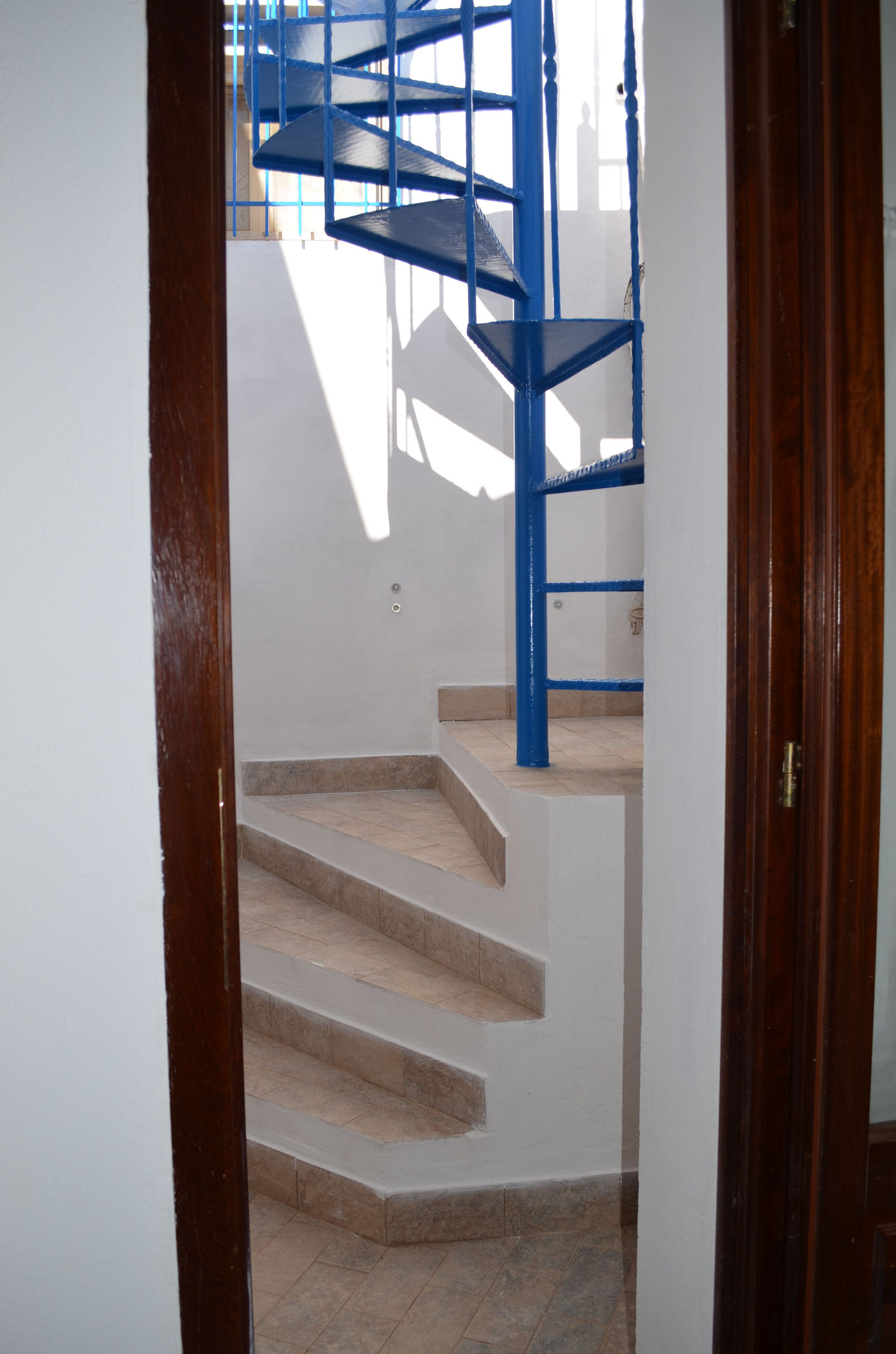 Escalier en colimaçon pour atteindre le deuxième étage et rejoindre la chambre "Le Belvédère"