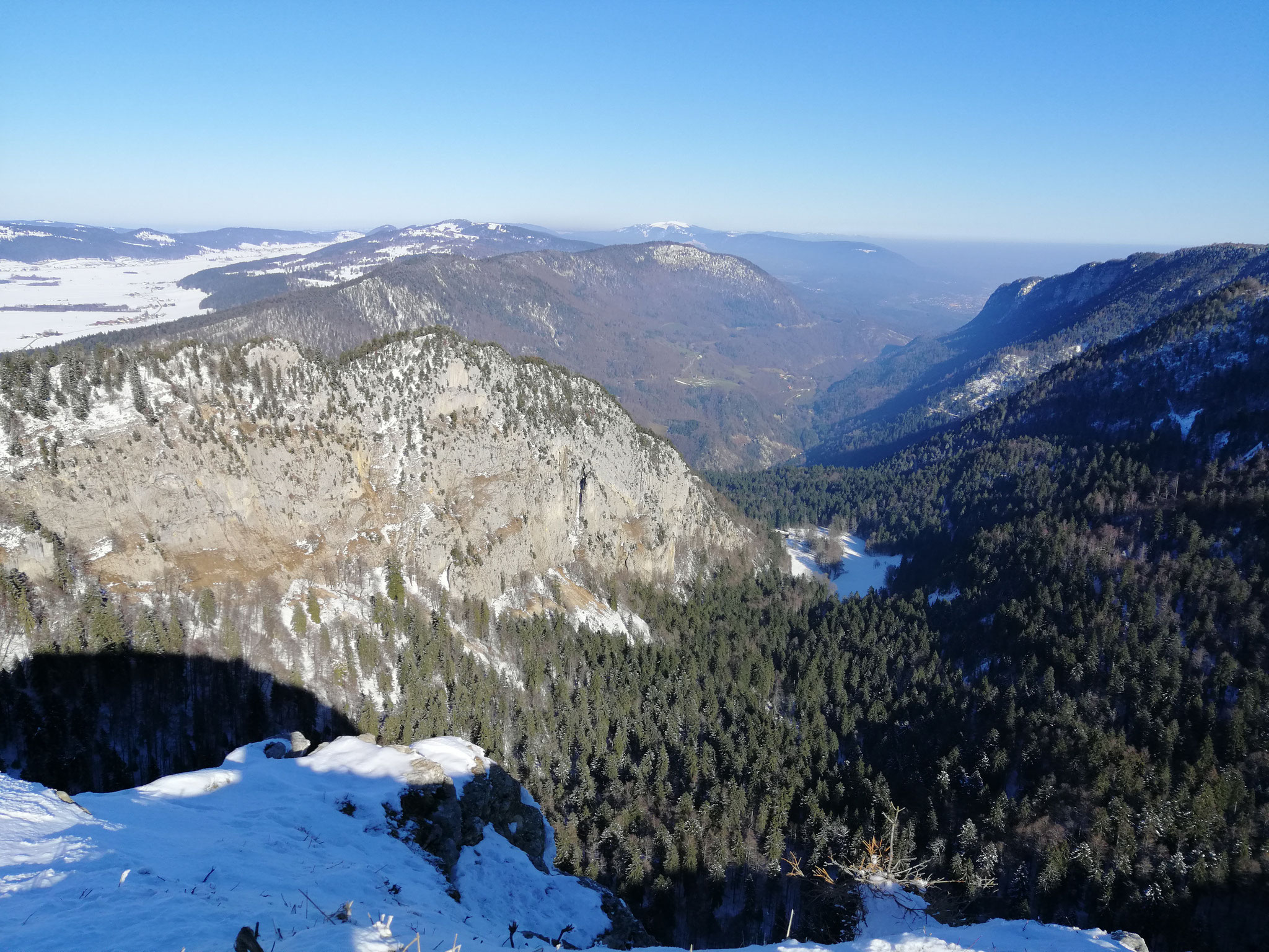 Ausblick in einen Teil vom Creux-du-Van Kessel