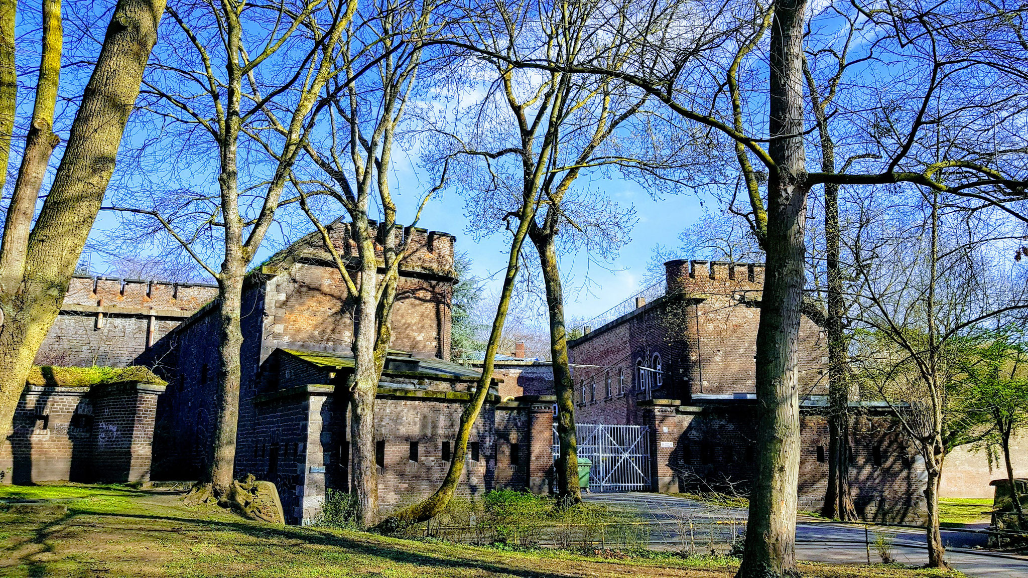 Preußen-Tour - Fort X "Prinz Wilhelm von Preußen", eröffnet 1825 (heute: Innerer Grüngürtel, nahe Zoo)