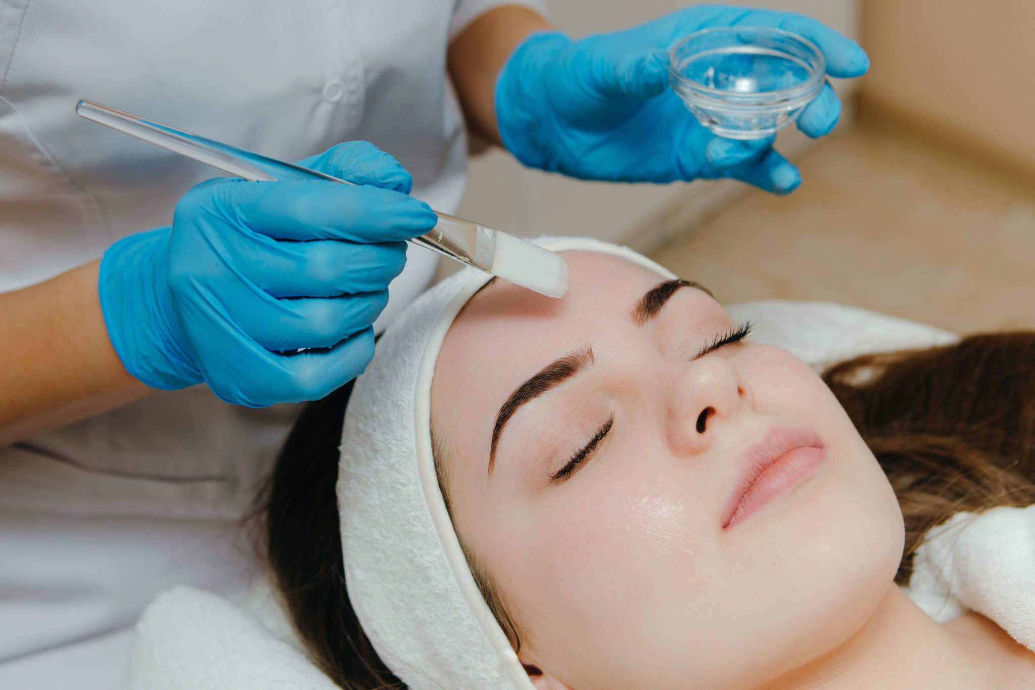 Fruchtsäure Behandlung -chemisches Peeling, die neue Hautschichten erstrahlen lässt