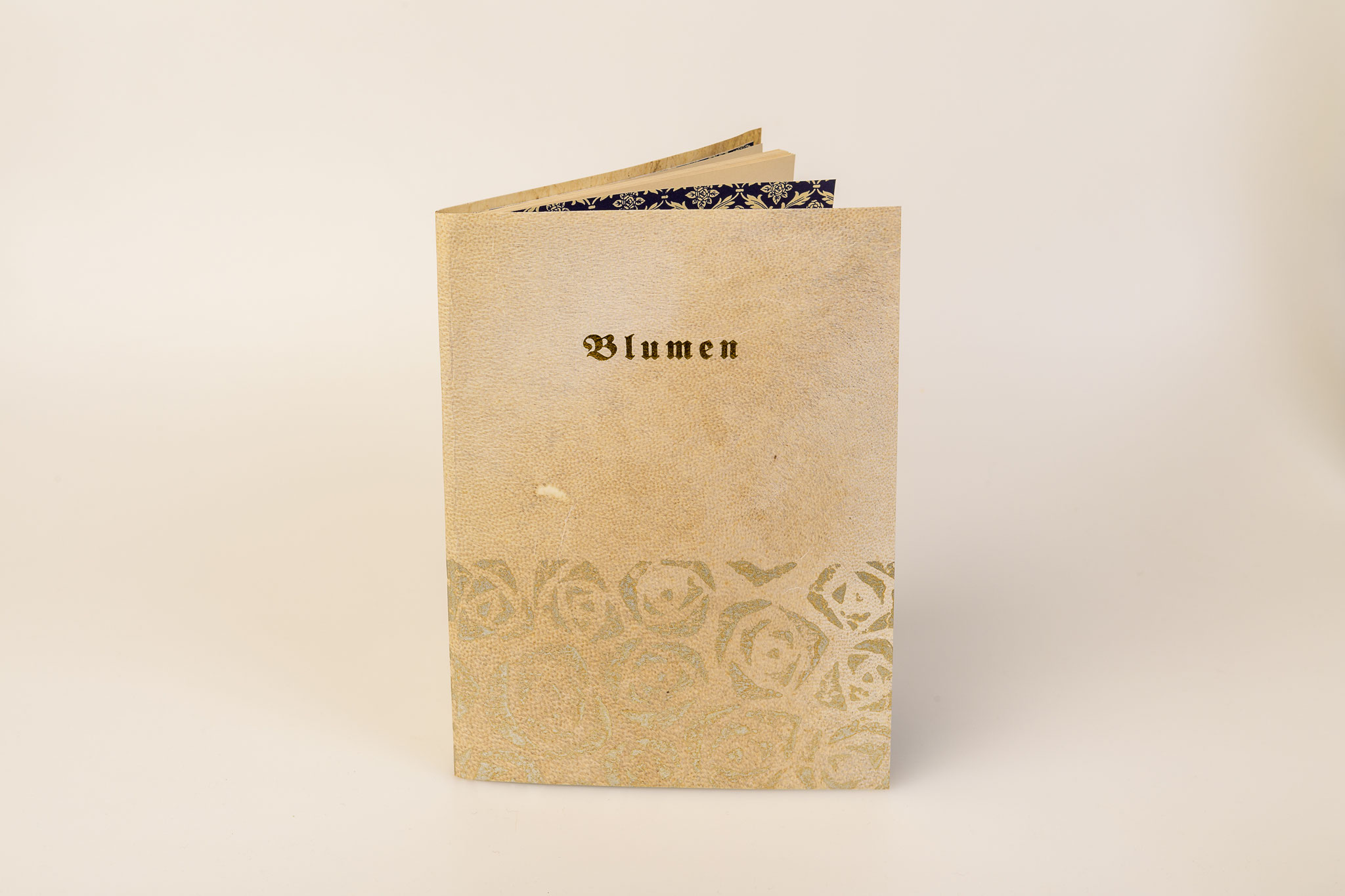 Blumen, Gedichte, illustriert von J.L. Gampp, Pergamentbroschur, bedruckt, Goldtitel, Euro 230.-
