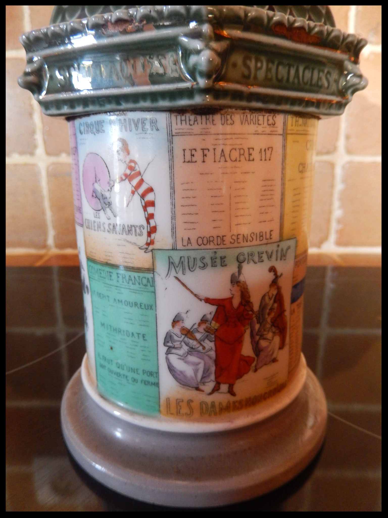 lampe à pétrole colonne Morris paris 1900 . théâtre le châtelet Elysée  Montmartre  cirque d 'hiver