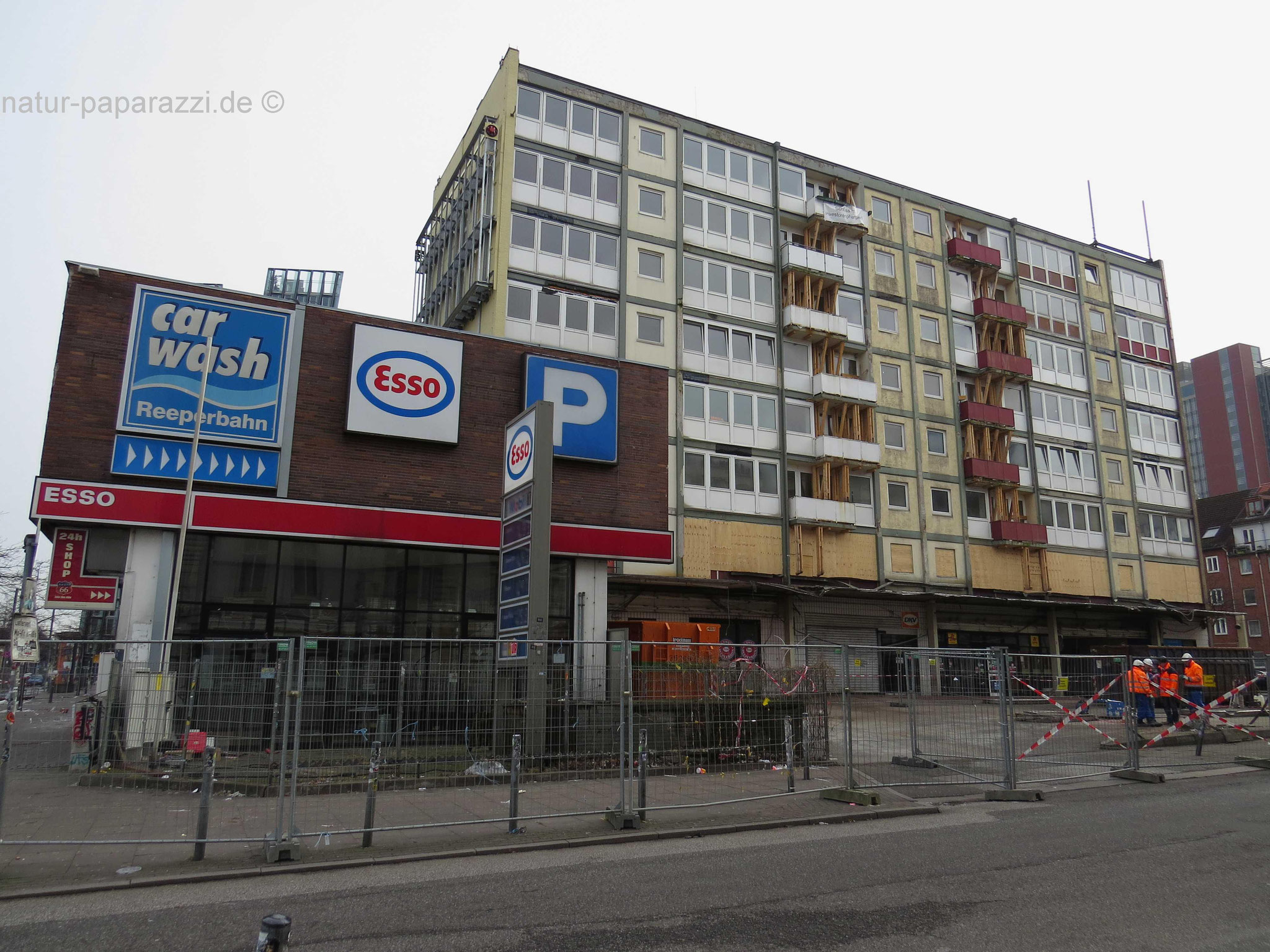 Was ist der Kiez schon ohne die Esso-Tanke und die Esso-Häuser? 2014 wurden sie wegen Einsturzgefahr abgerissen.