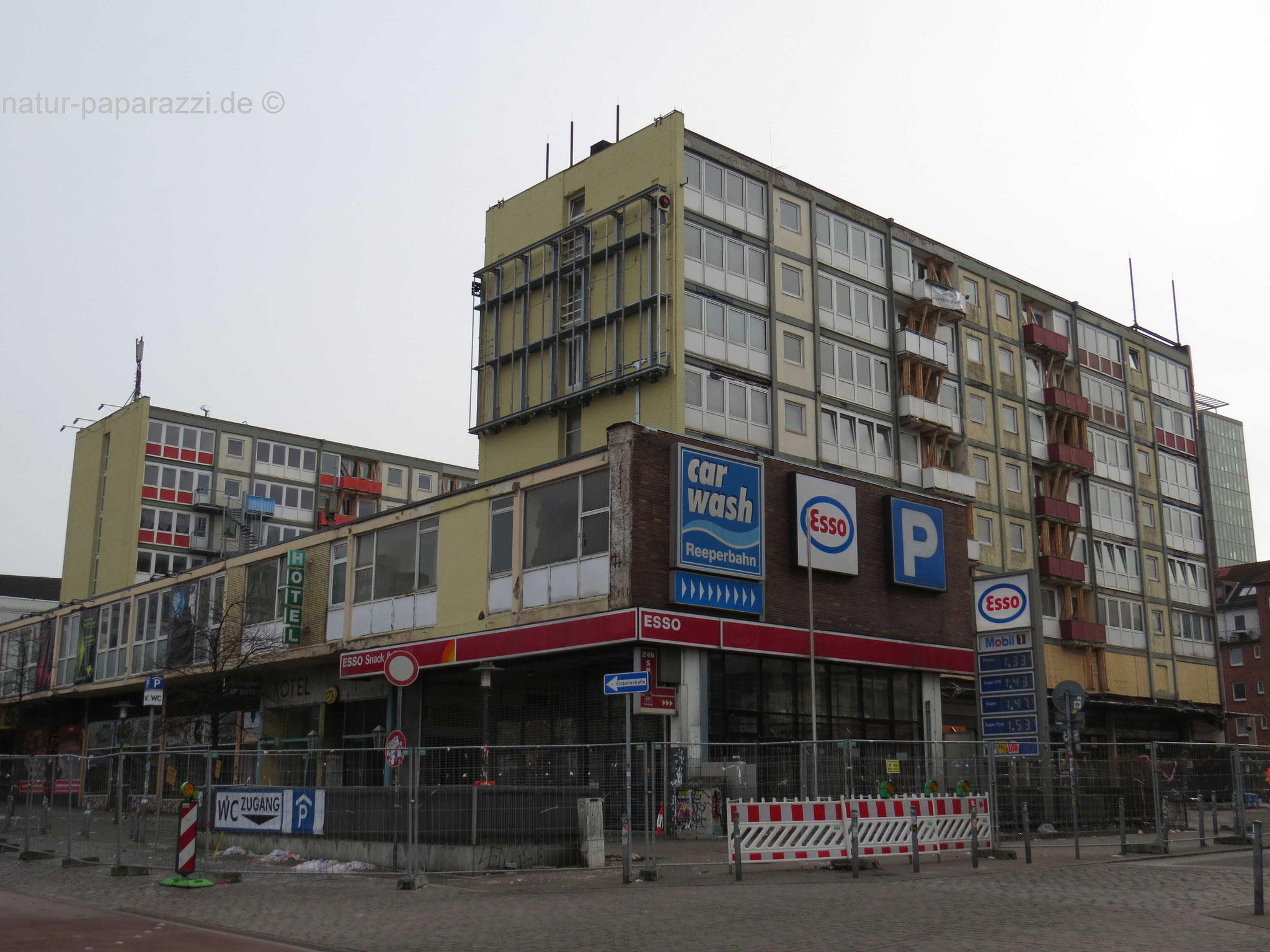 Was ist der Kiez schon ohne die Esso-Tanke und die Esso-Häuser? 2014 wurden sie wegen Einsturzgefahr abgerissen.