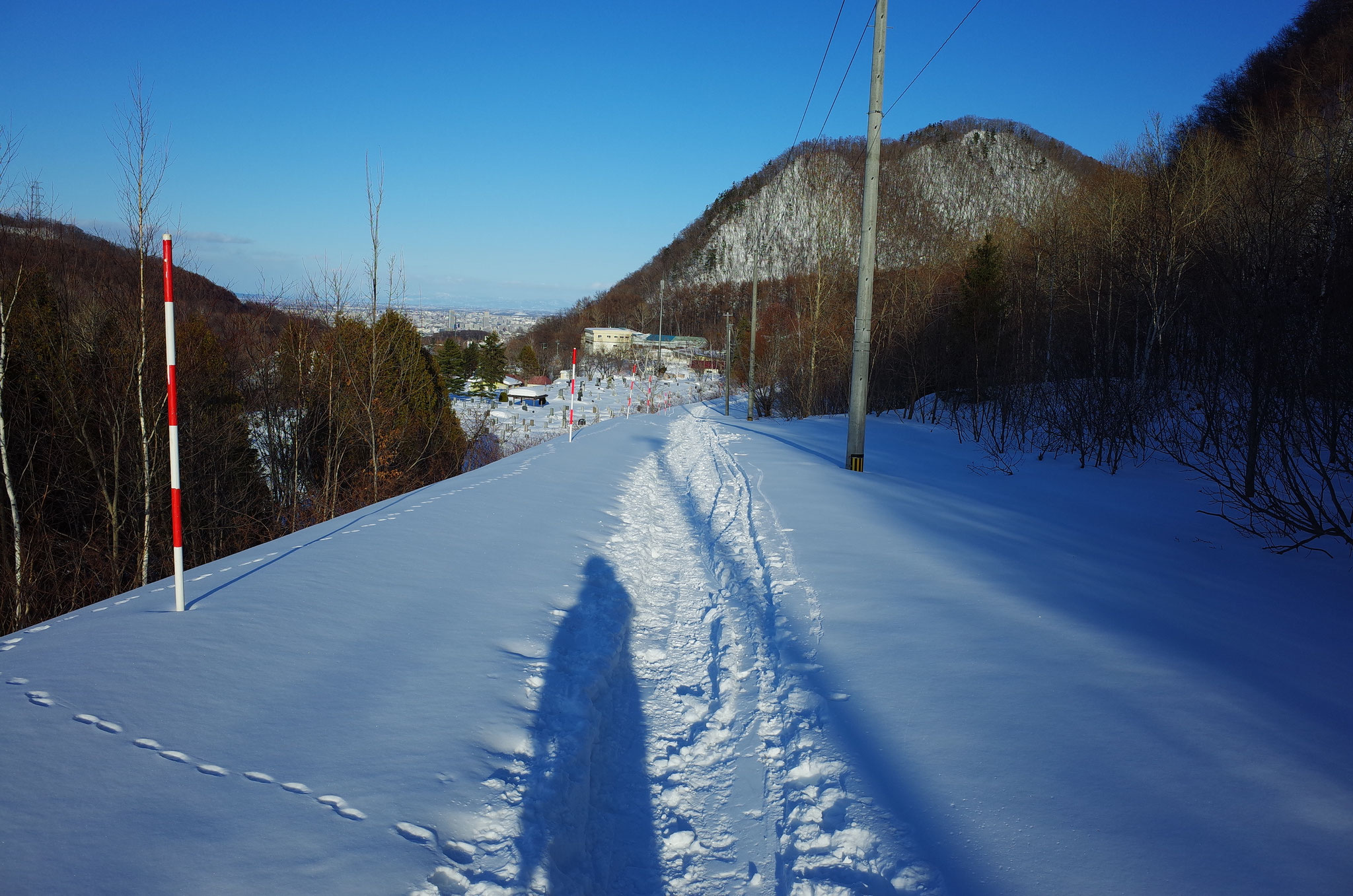 日が傾いた頃、平和霊園へ到着