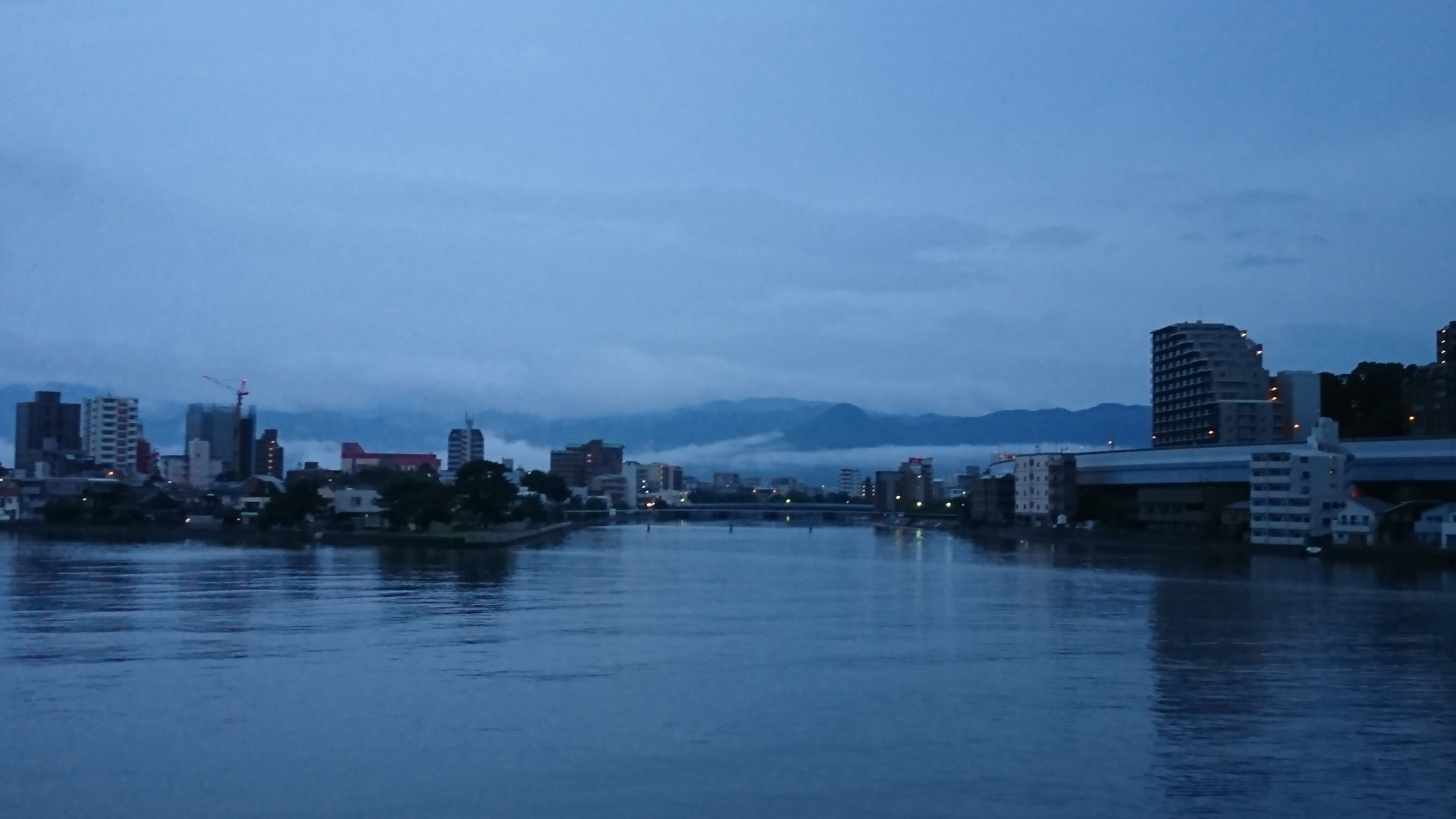 朝の室見川～お盆恒例の地獄マラニックの途中で