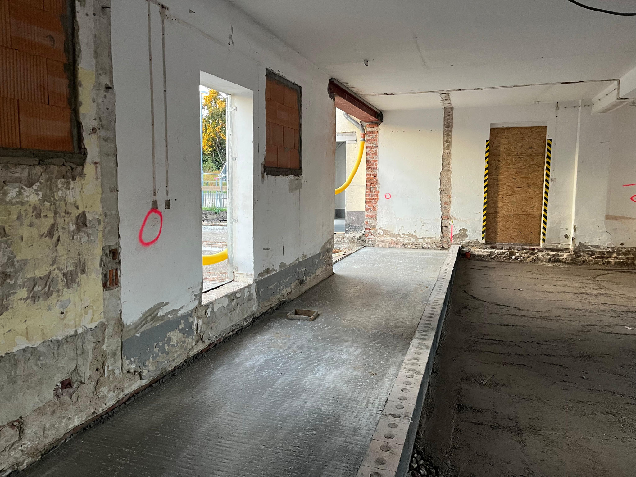 09/2025 Vorbereiten der Bodenplatte im Bestandsgebäude