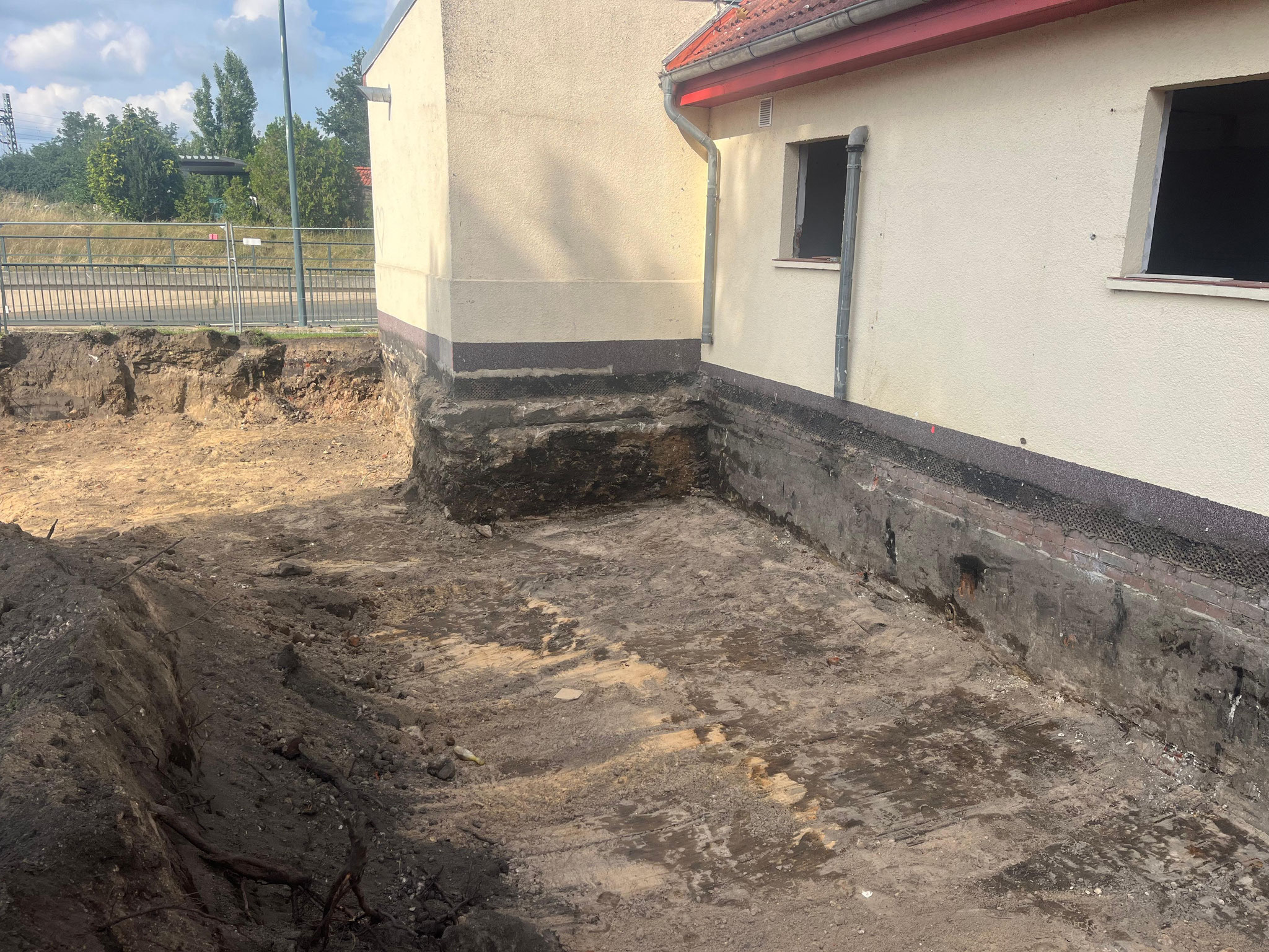 07/2025 Ausschachten der Baugrube im Neubau