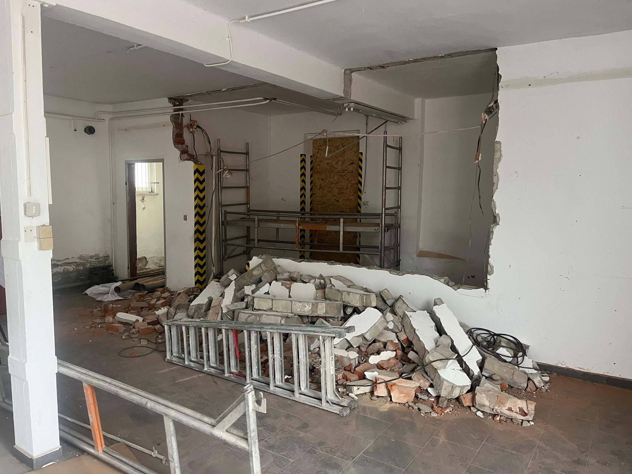 06/2025 Abbruch der Innenwände im Bestandsgebäude