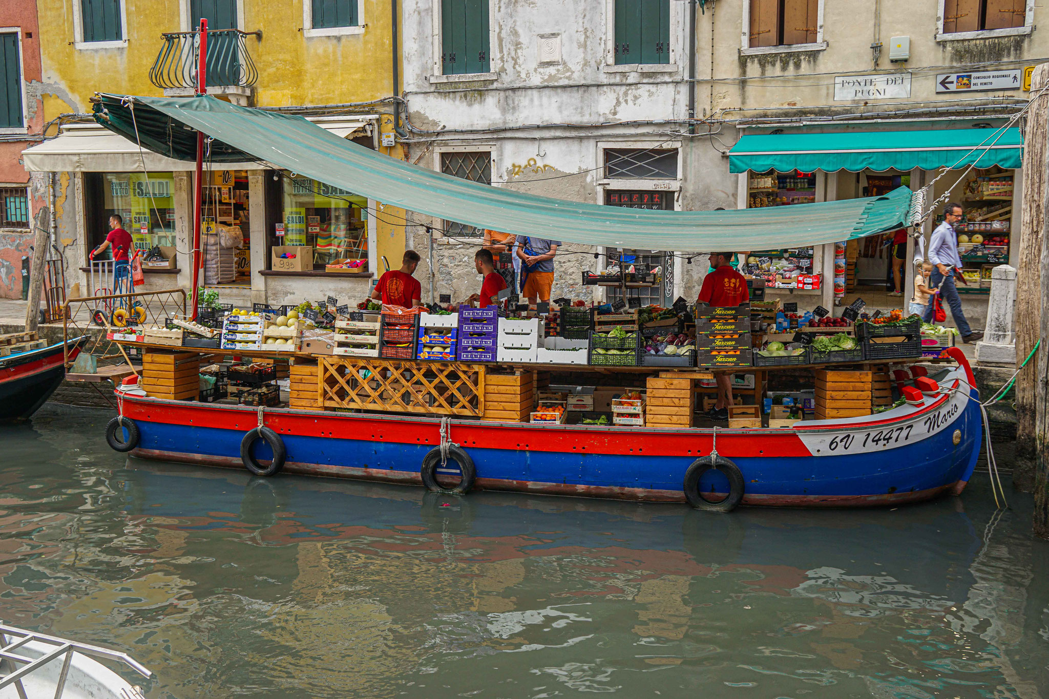 Ein ganz besonderer Obst- und Gemüse-Markt in Venedig