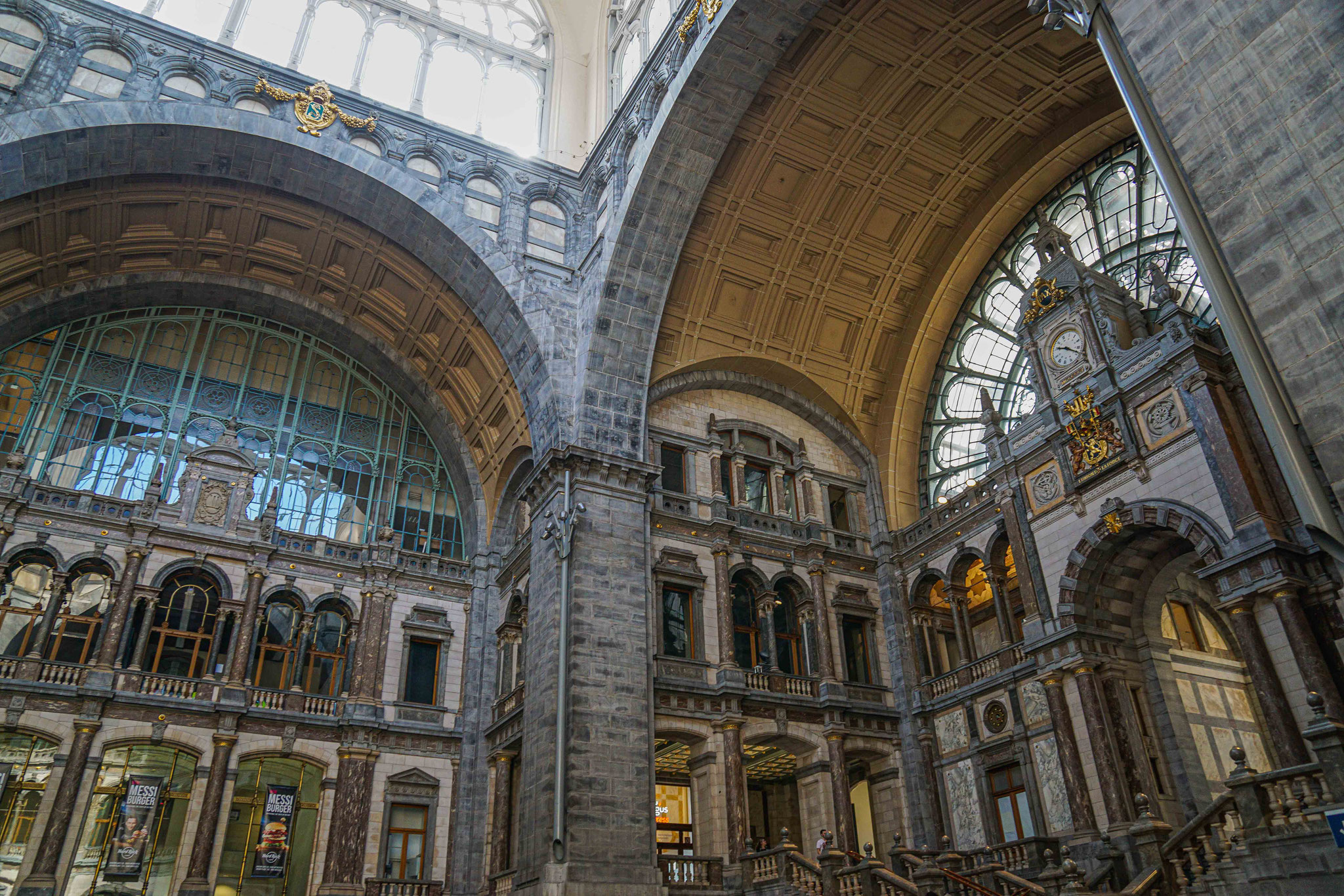 Blick in den schönen Hauptbahnhof Antwerpens