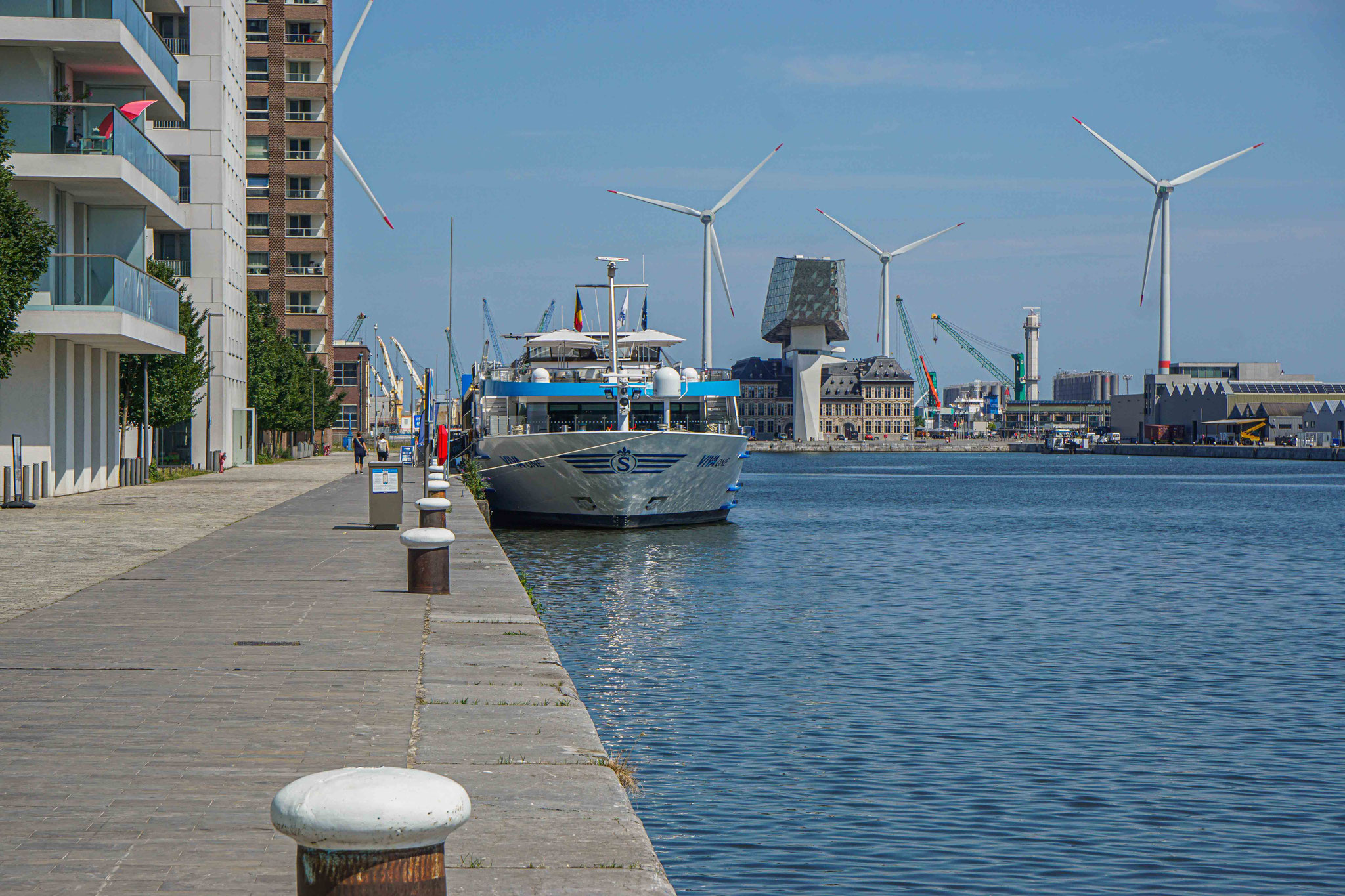 Die VIVA ONE im Hafen von Antwerpen