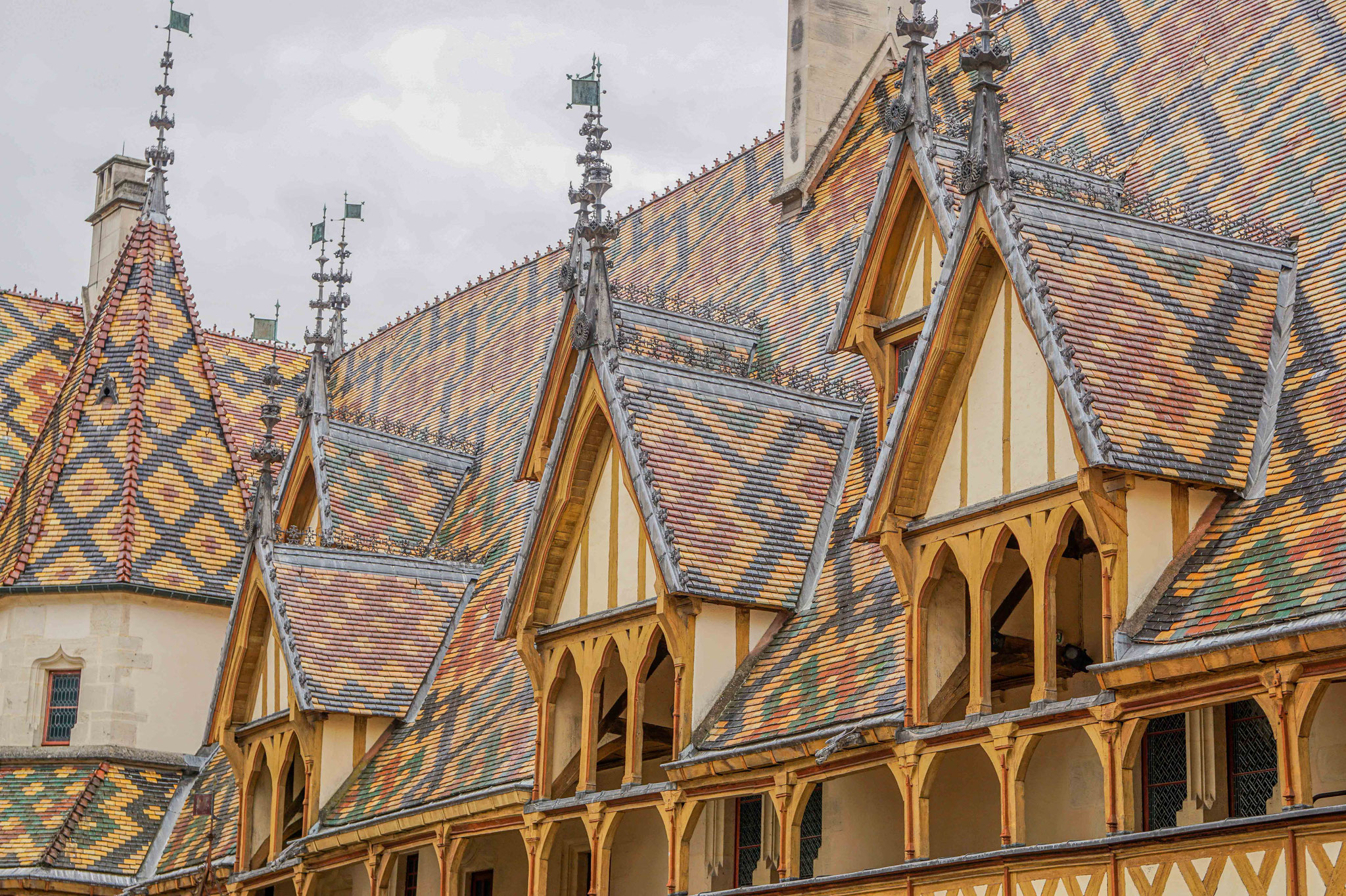 Im Innenhof des Hôtel Dieu