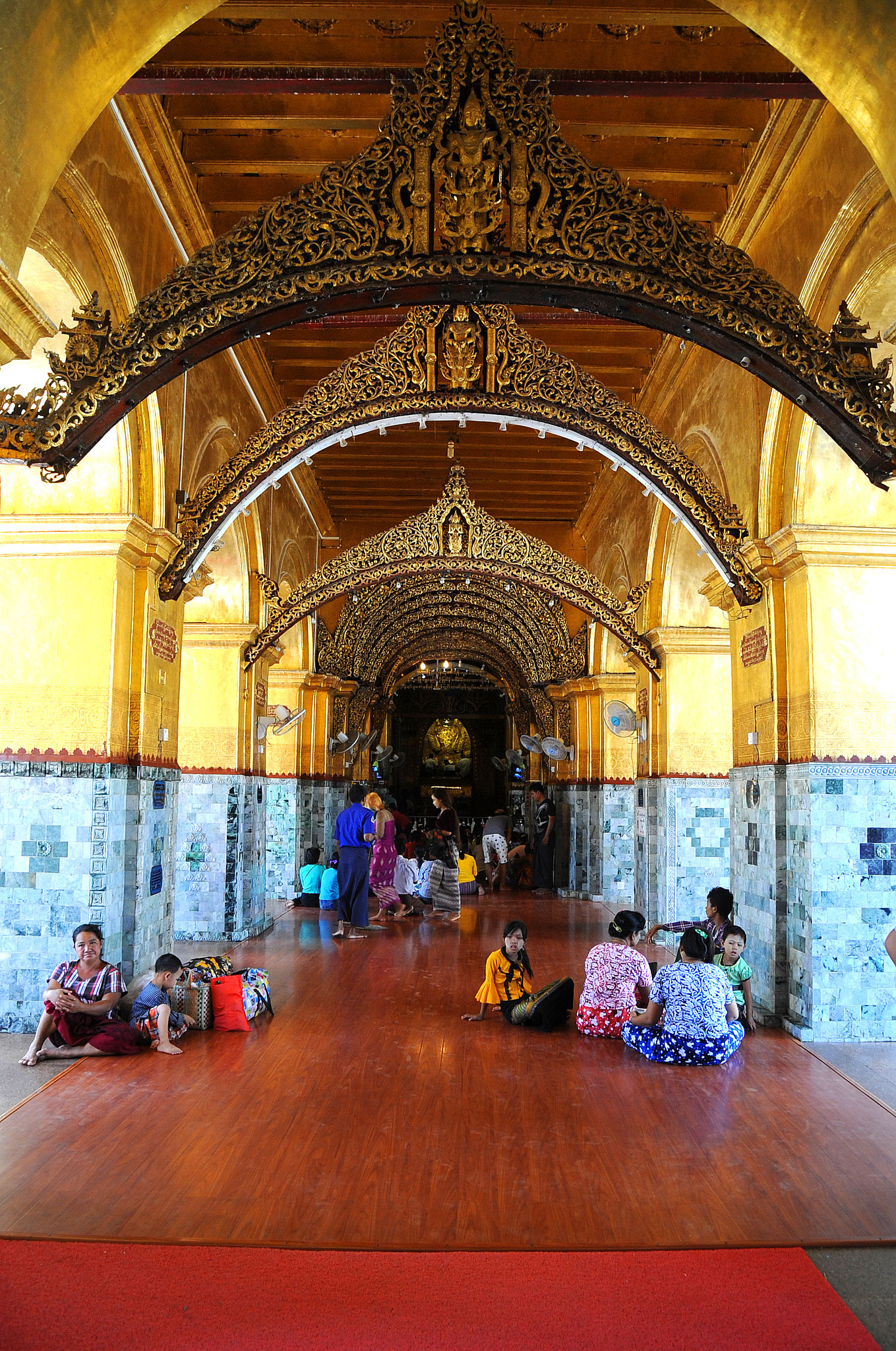 Mahar Myat Muni Pagoda, Mandalay - Photos par Dominique Salé