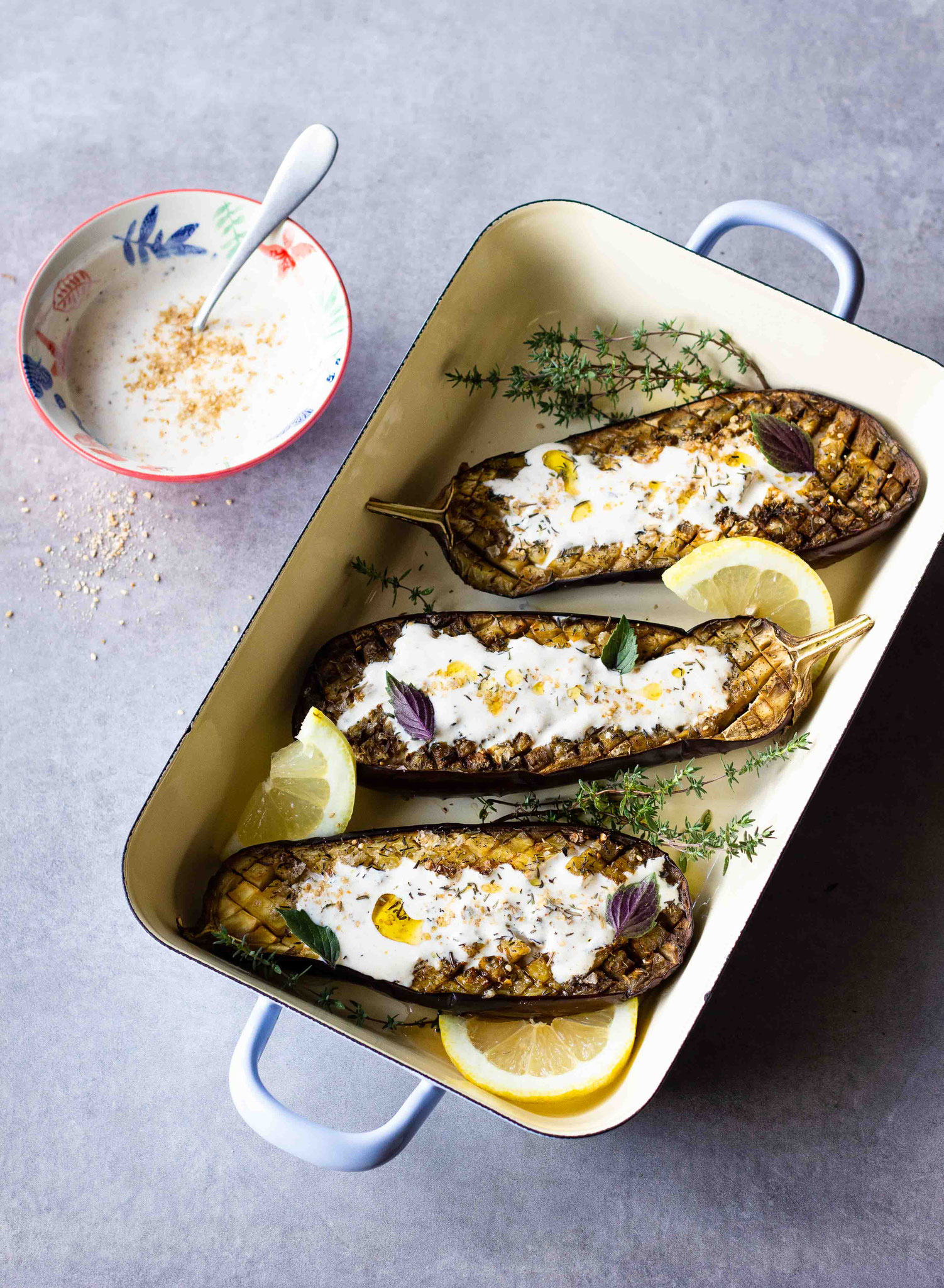 Aubergines grillées au four, sauce orientale au yaourt grec & épices - Lady  Coquillette - Recettes de cuisine gourmandes et créatives