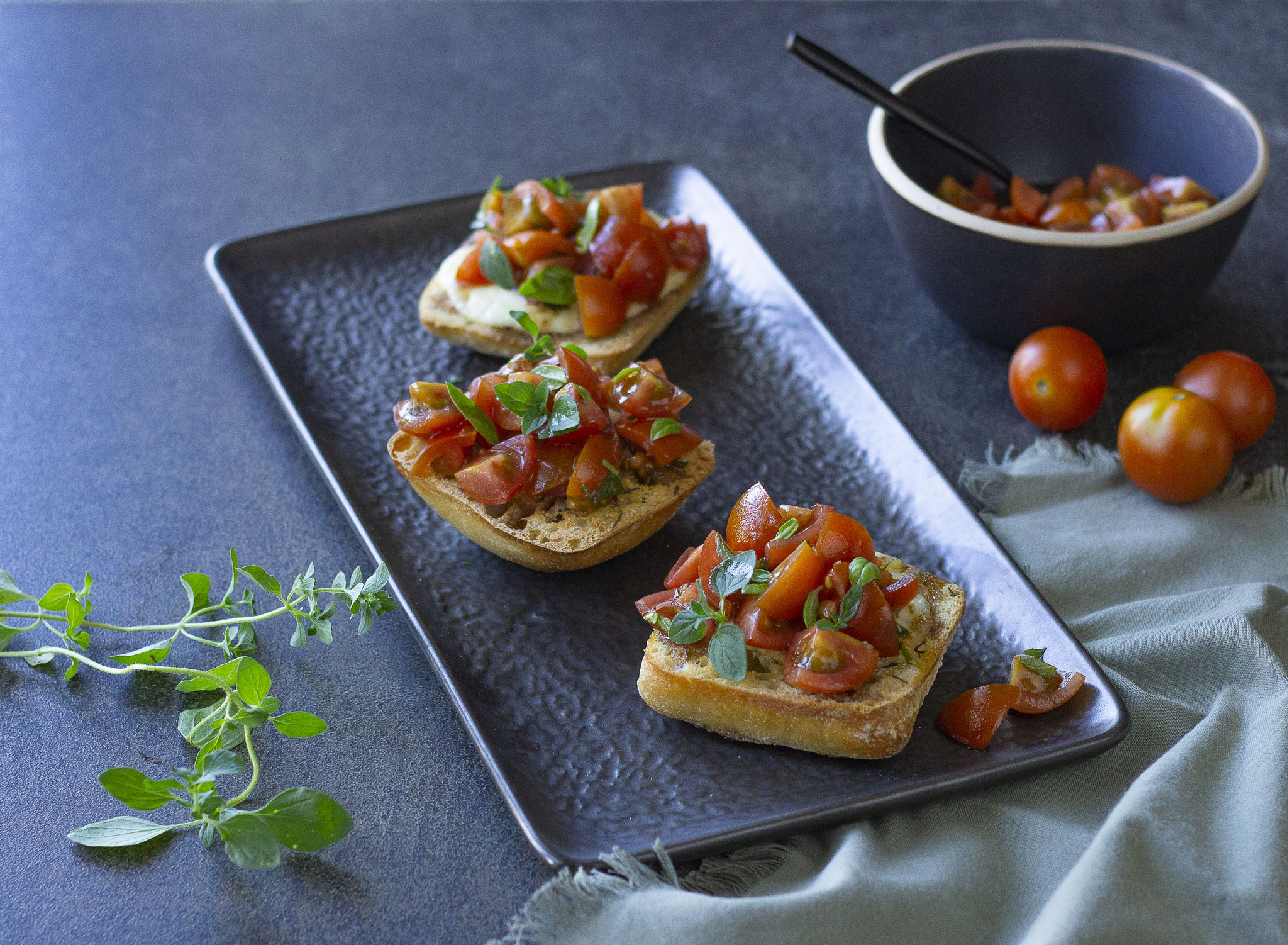 Bruschettas tomates, balsamique et mozzarella