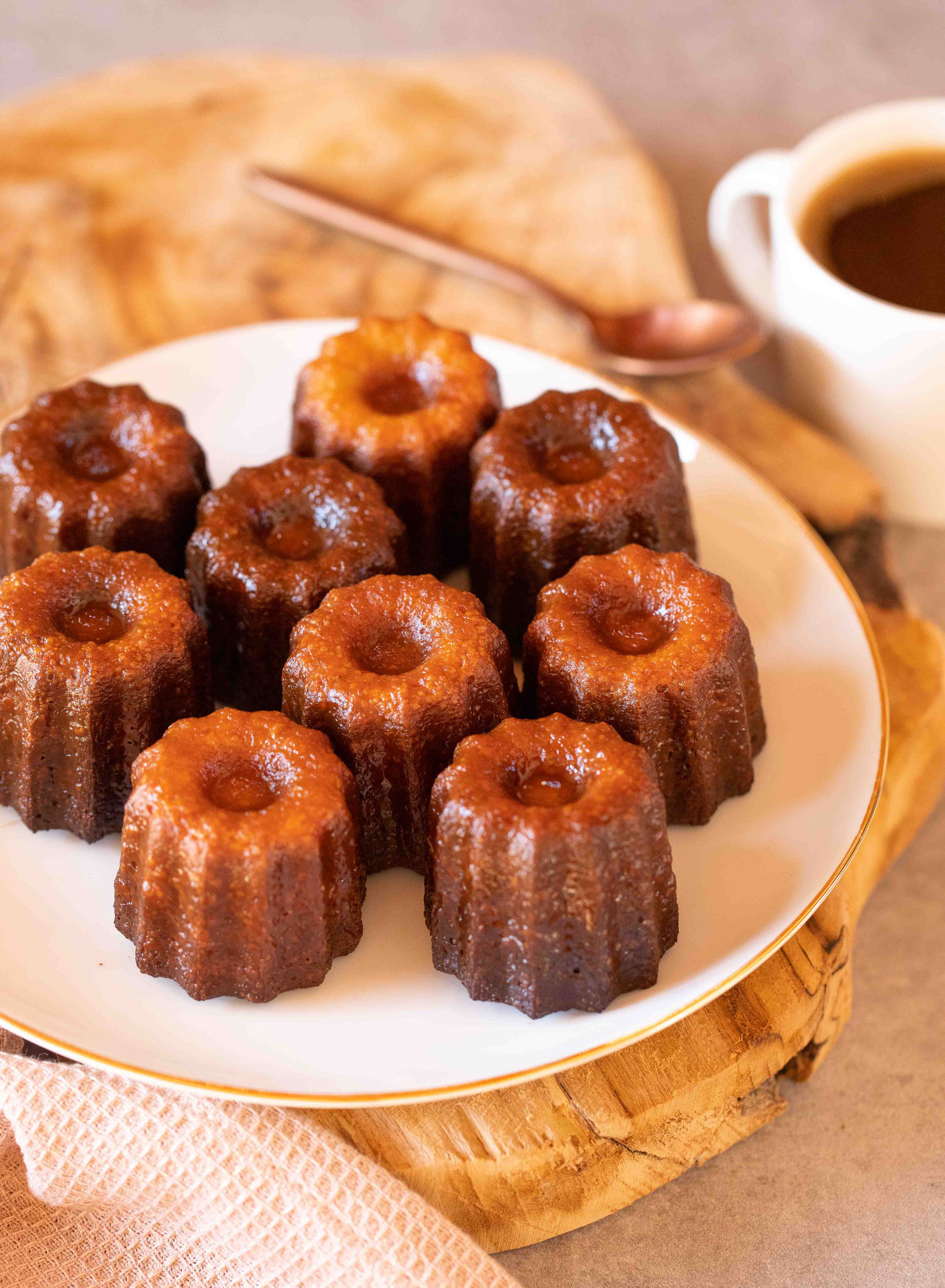 Cannelés bordelais