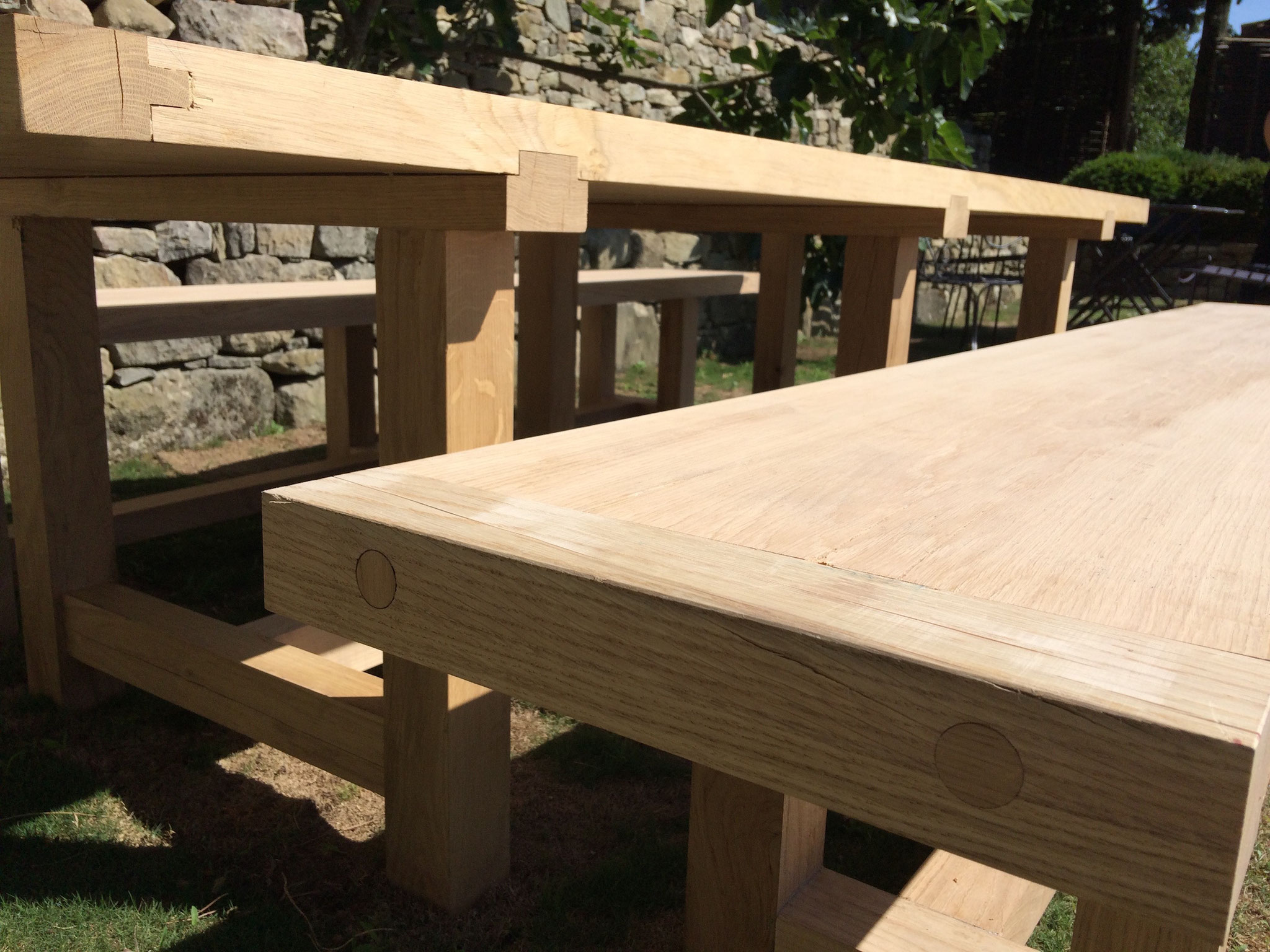 Table et bancs en chêne - mortaise à la main